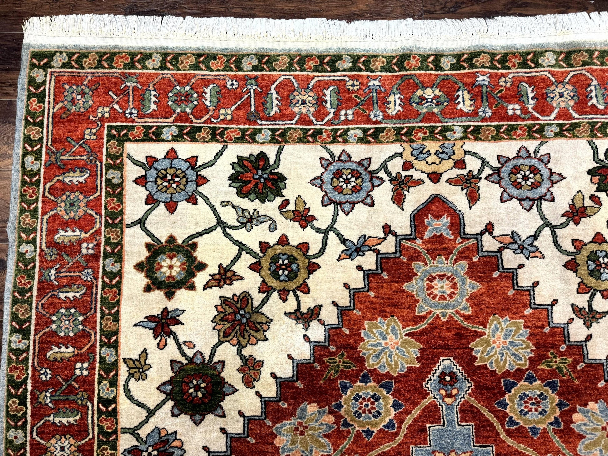 Indo Persian Heriz Rug 7x9, Geometric Pattern, Cream & Light Red, Handmade Vintage Wool Carpet - Nuvé