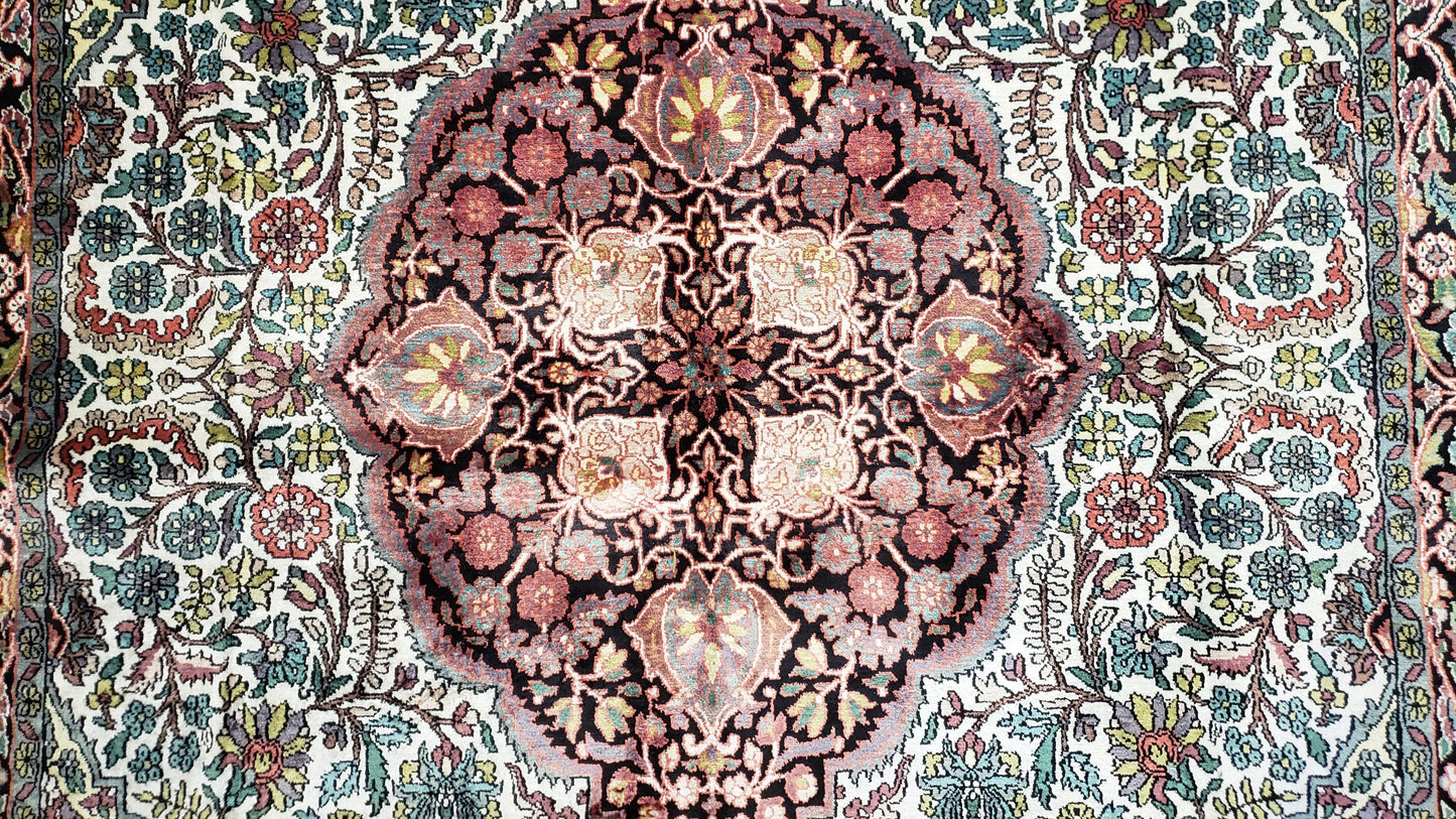 Indian Kashmiri Silk Rug 6x10, Ivory, Floral Medallion - Nuvé
