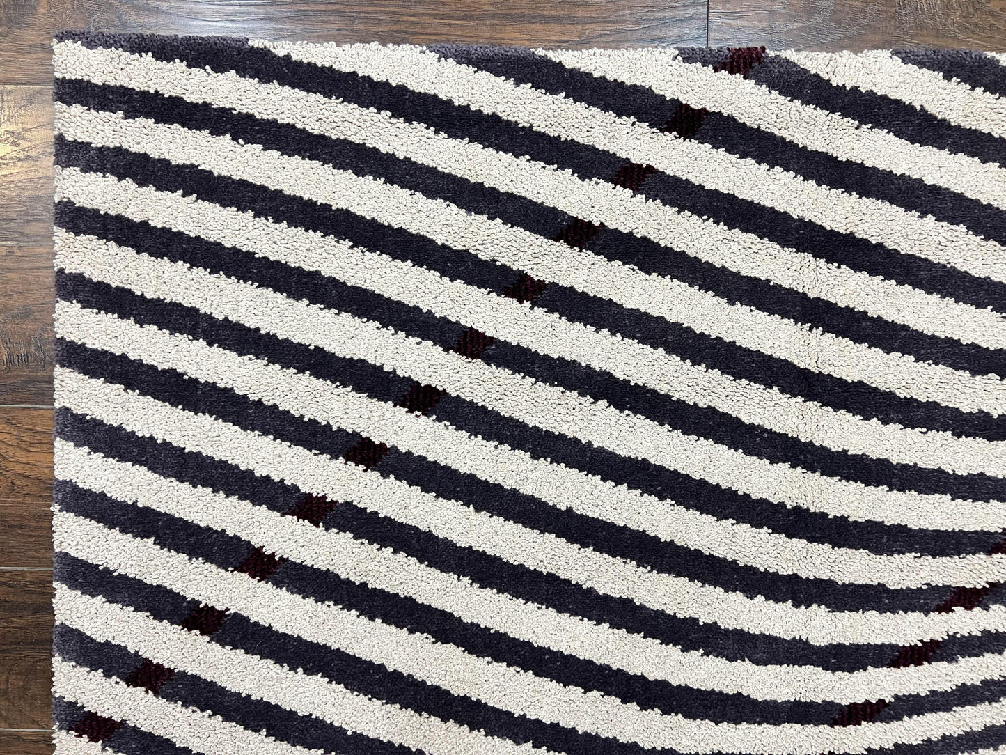 Vintage Zebra Stripes Shag Rug 5.7 x 7.4, Black and White, Retro, Wool - Nuvé