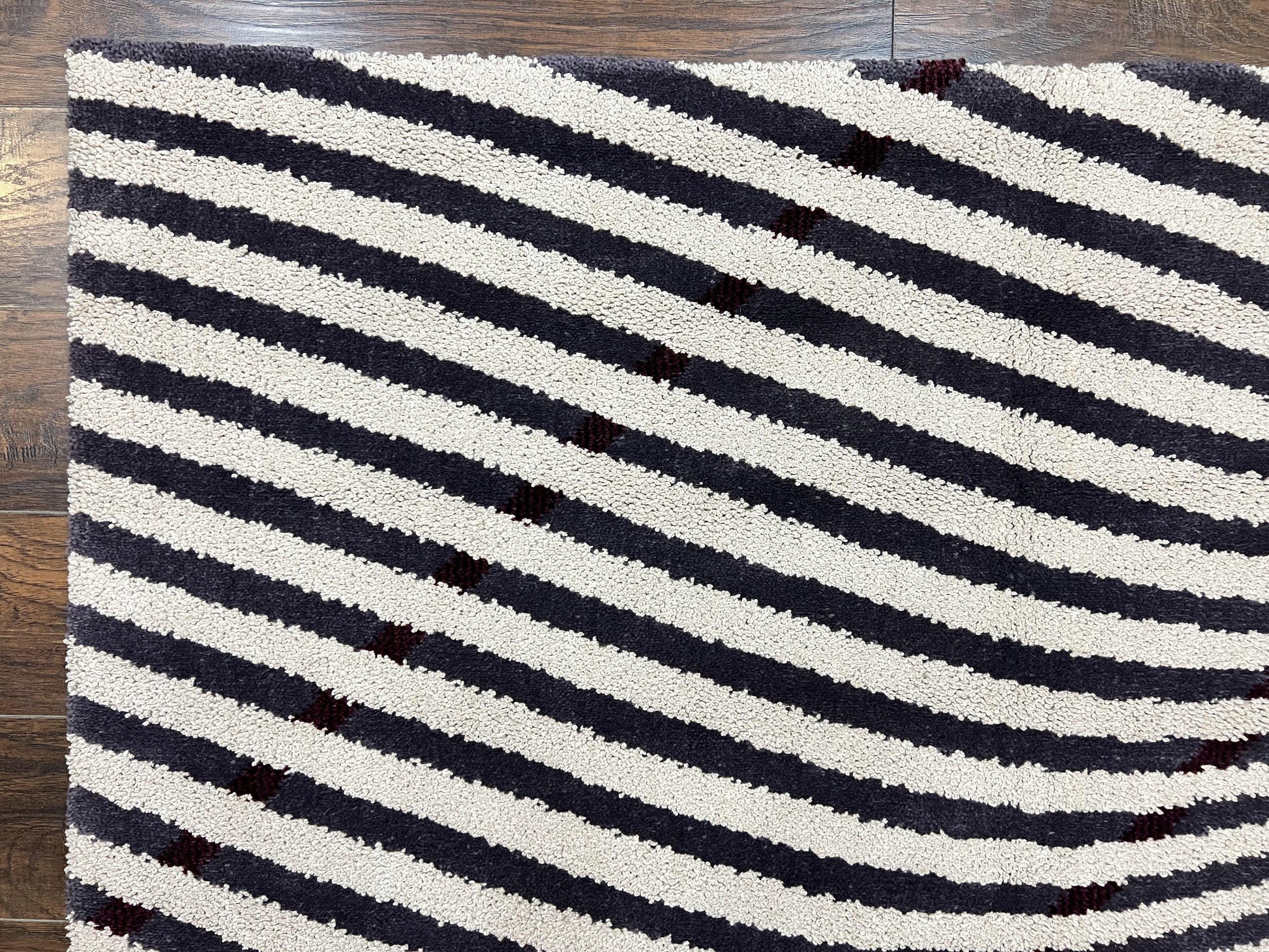 Vintage Zebra Stripes Shag Rug 5.7 x 7.4, Black and White, Retro, Wool - Nuvé