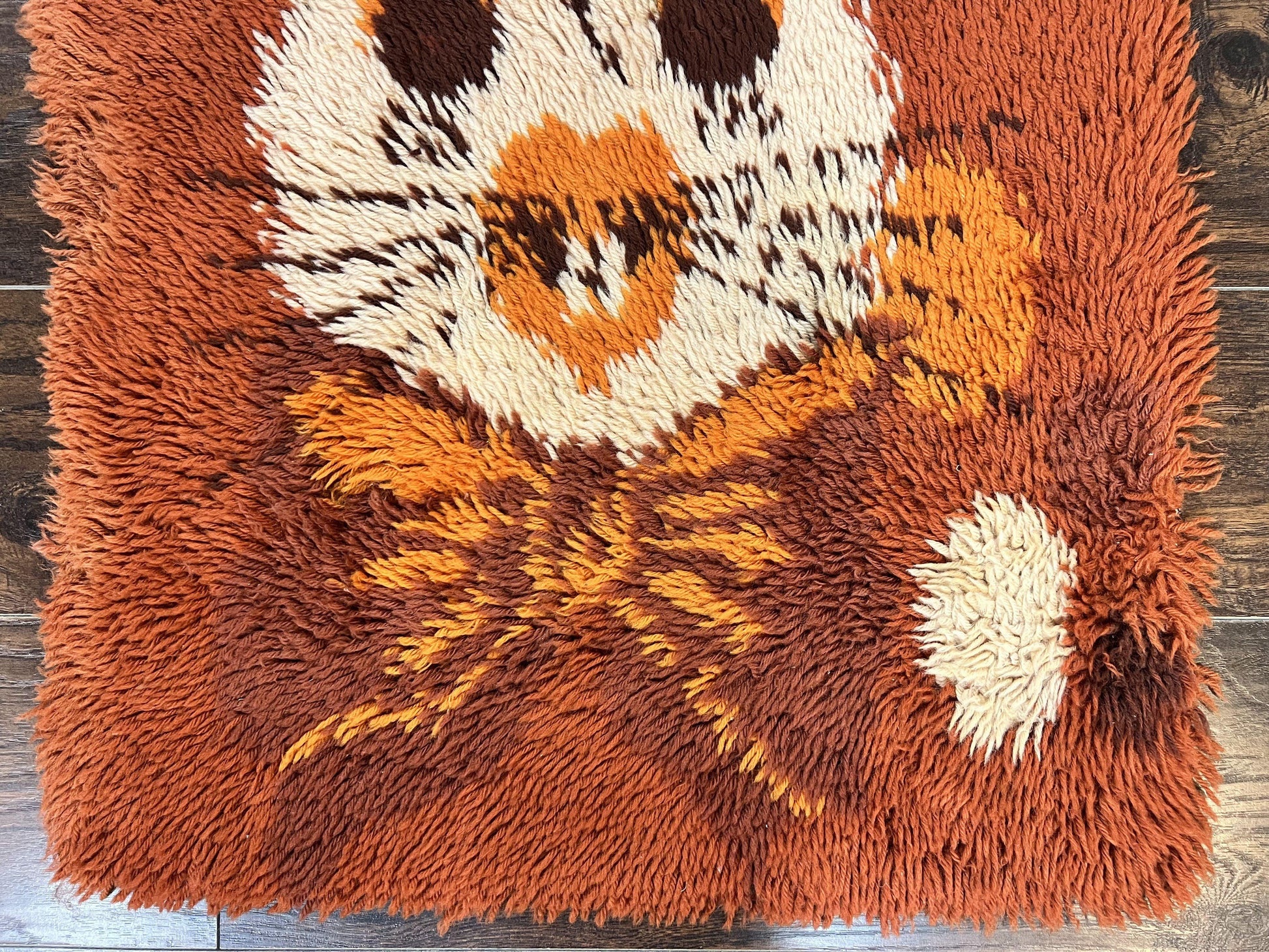 Rya Shag Rug 2x4, Rabbit in Top Hat, Wool, Orange, Vintage 1960s Danish Shag Rug - Nuvé