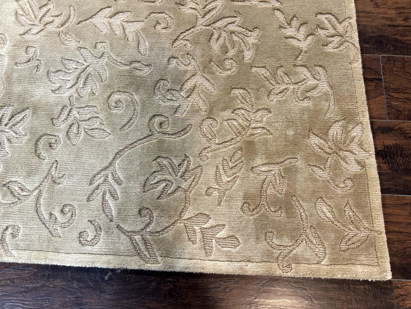 Modern Tibetan Rug 3.7 x 5.5, Carved Floral Design, Wool and Silk Highlights - Nuvé