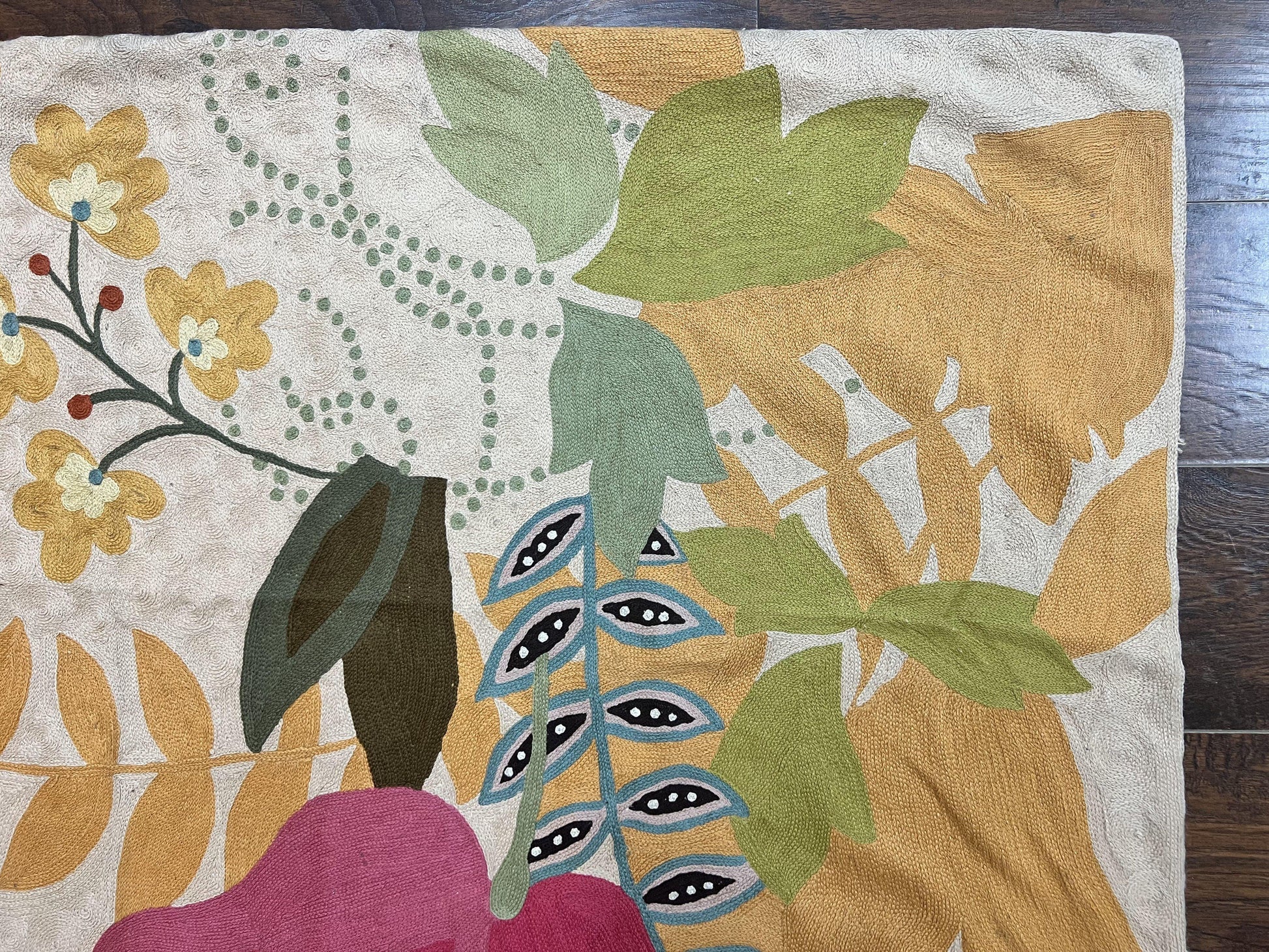 Indian Hand Stitched Rug 4x6, Floral, Silk, Large Floral Design - Nuvé
