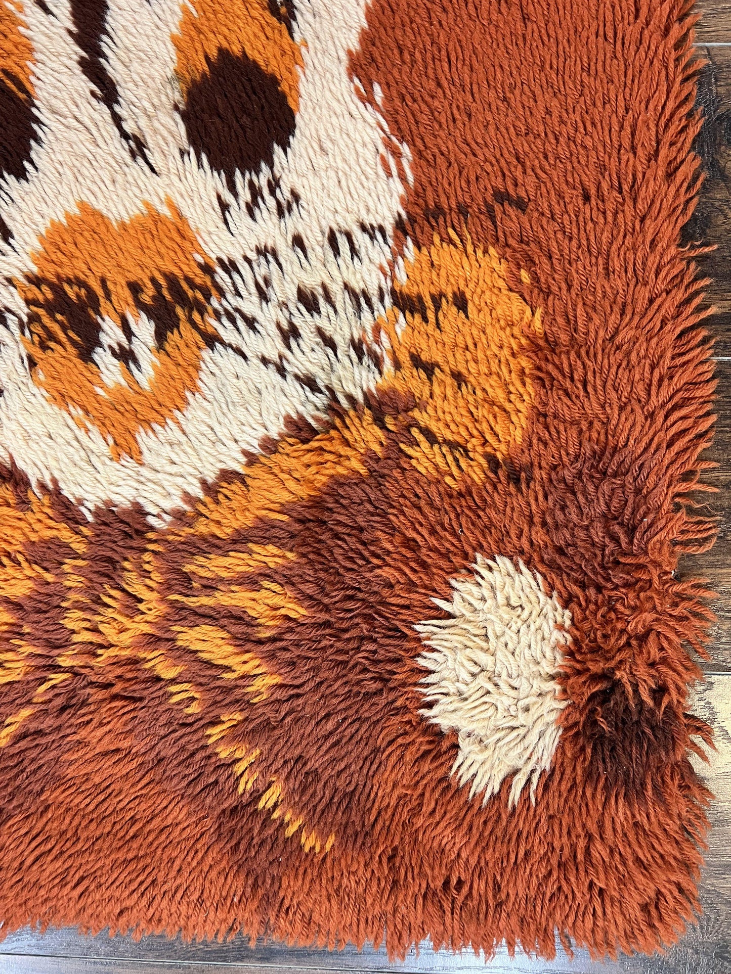 Rya Shag Rug 2x4, Rabbit in Top Hat, Wool, Orange, Vintage 1960s Danish Shag Rug - Nuvé