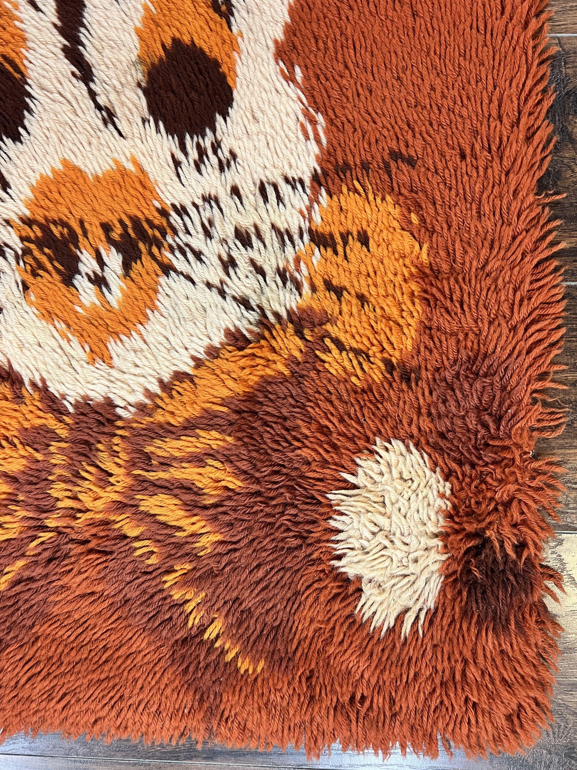 Rya Shag Rug 2x4, Rabbit in Top Hat, Wool, Orange, Vintage 1960s Danish Shag Rug - Nuvé