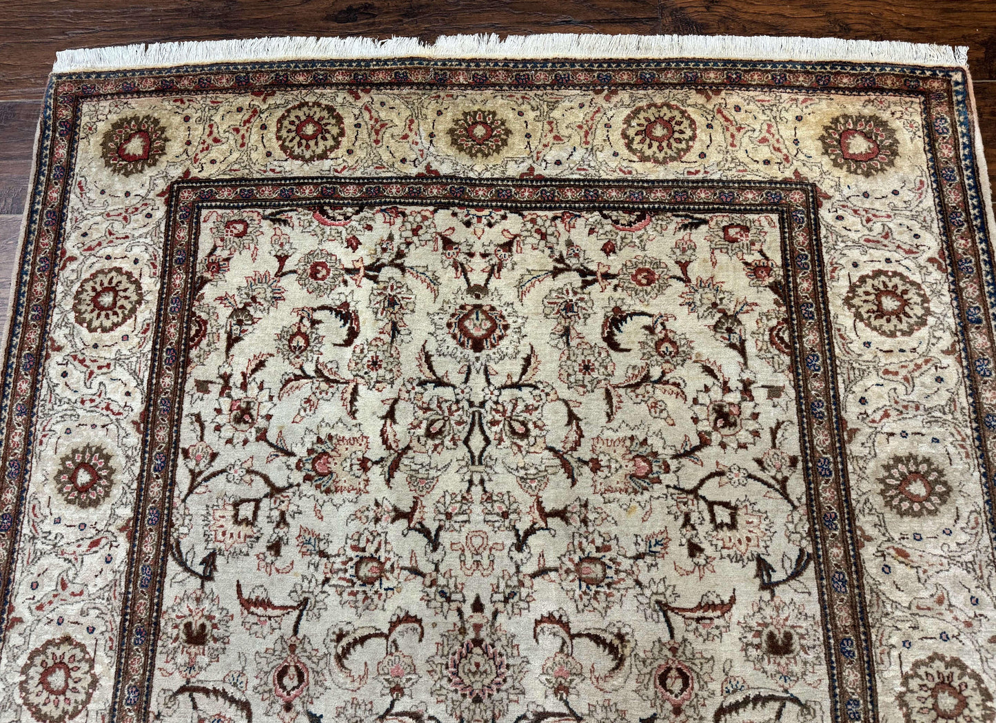 Persian Kashan Rug 5x7, Beige, Fine 250 KPSI - Nuvé