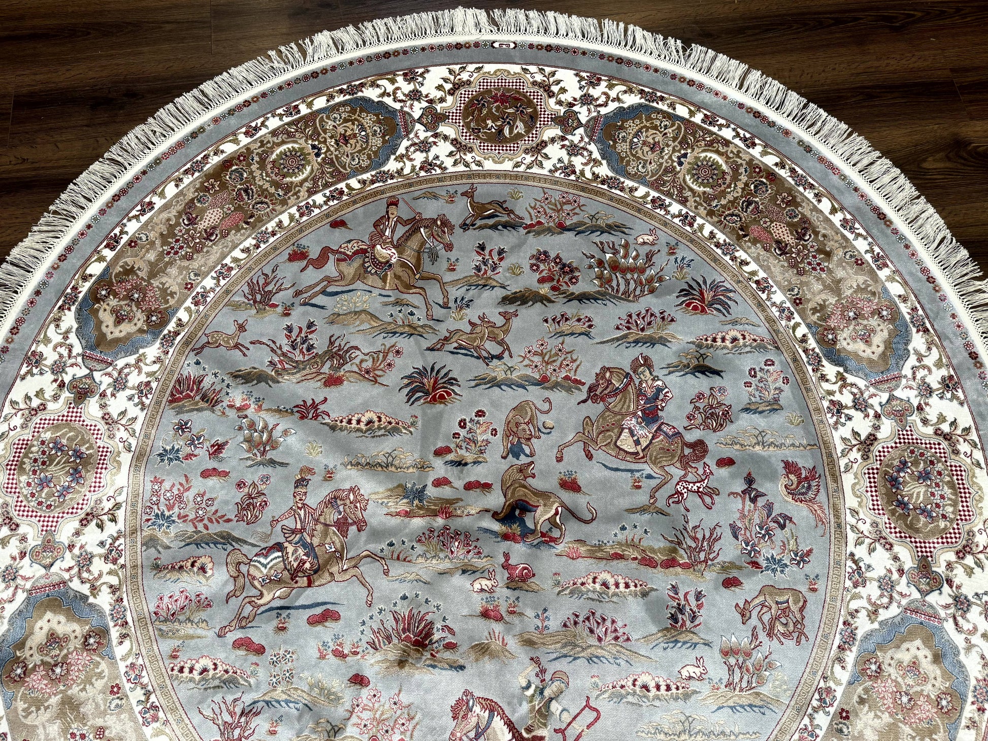 Round Silk Rug 6x6, Hunting Design, Bamboo Silk, Animal Pictorials - Nuvé
