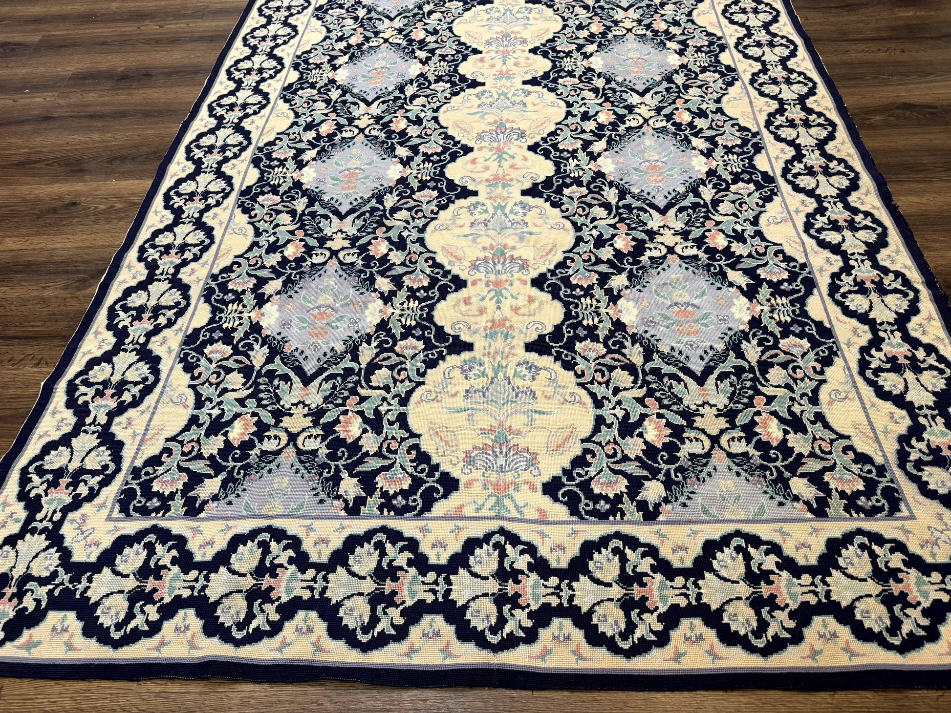 Needlepoint Rug 6x9, Ivory and Navy Blue - Nuvé