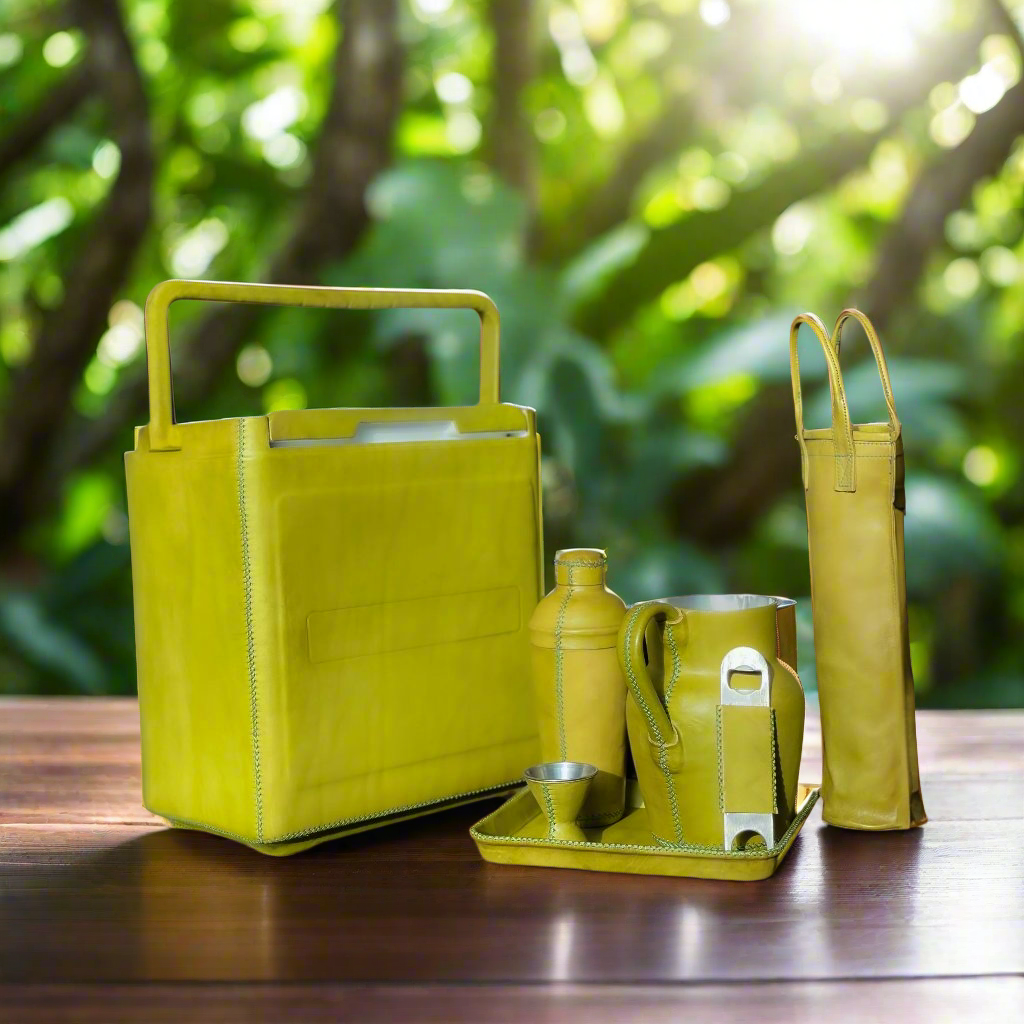 Coctelera | Leather Cocktail Shaker + Jigger - Nuvé