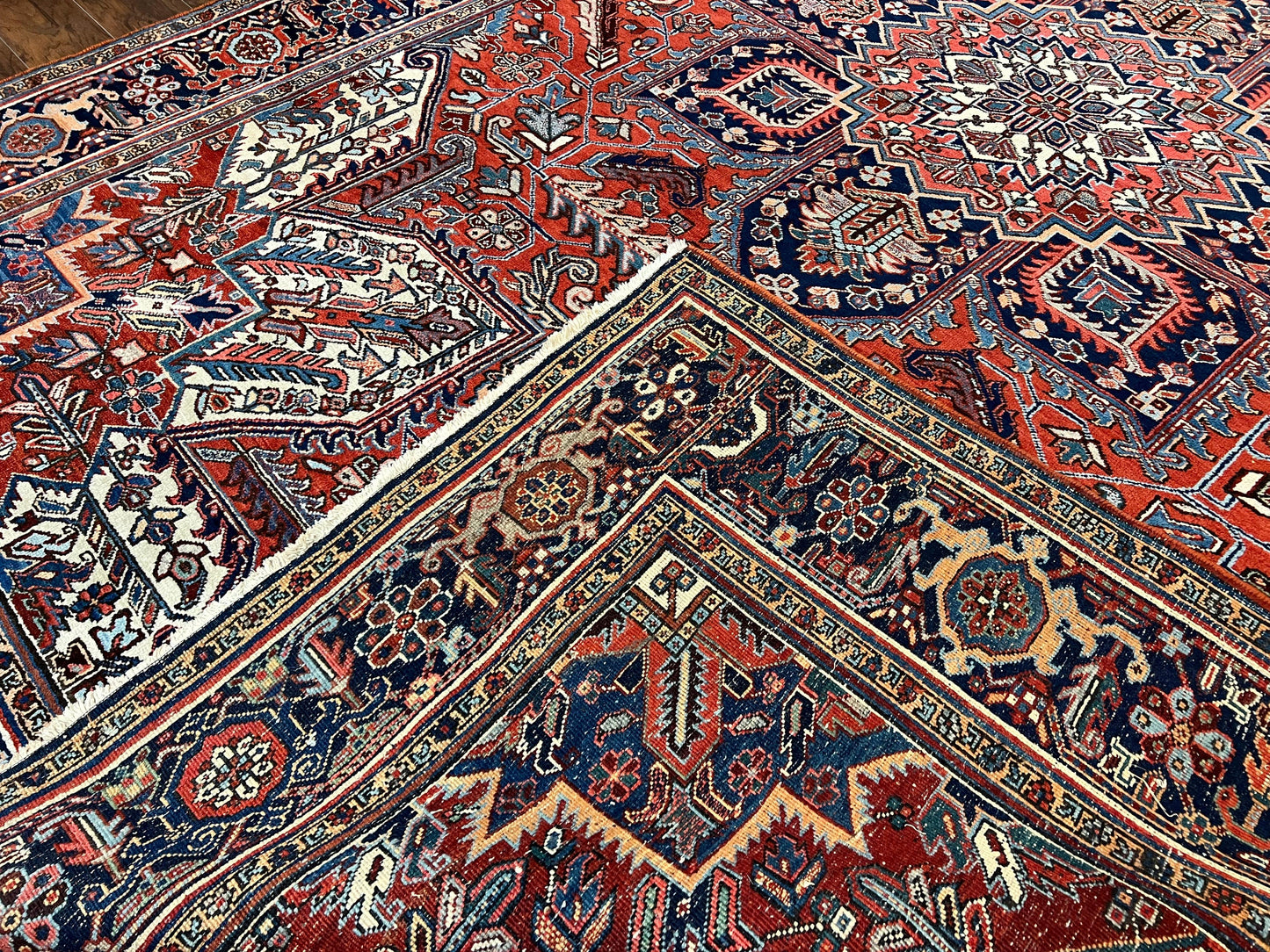 Antique Persian Heriz Rug – 11x16 Palace Size, Geometric Medallion, 1920s - Nuvé