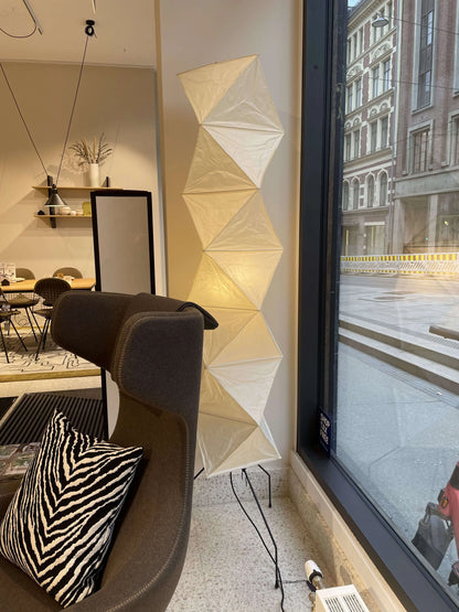 Akari UF4-L8 Floor Lamp - Nuvé
