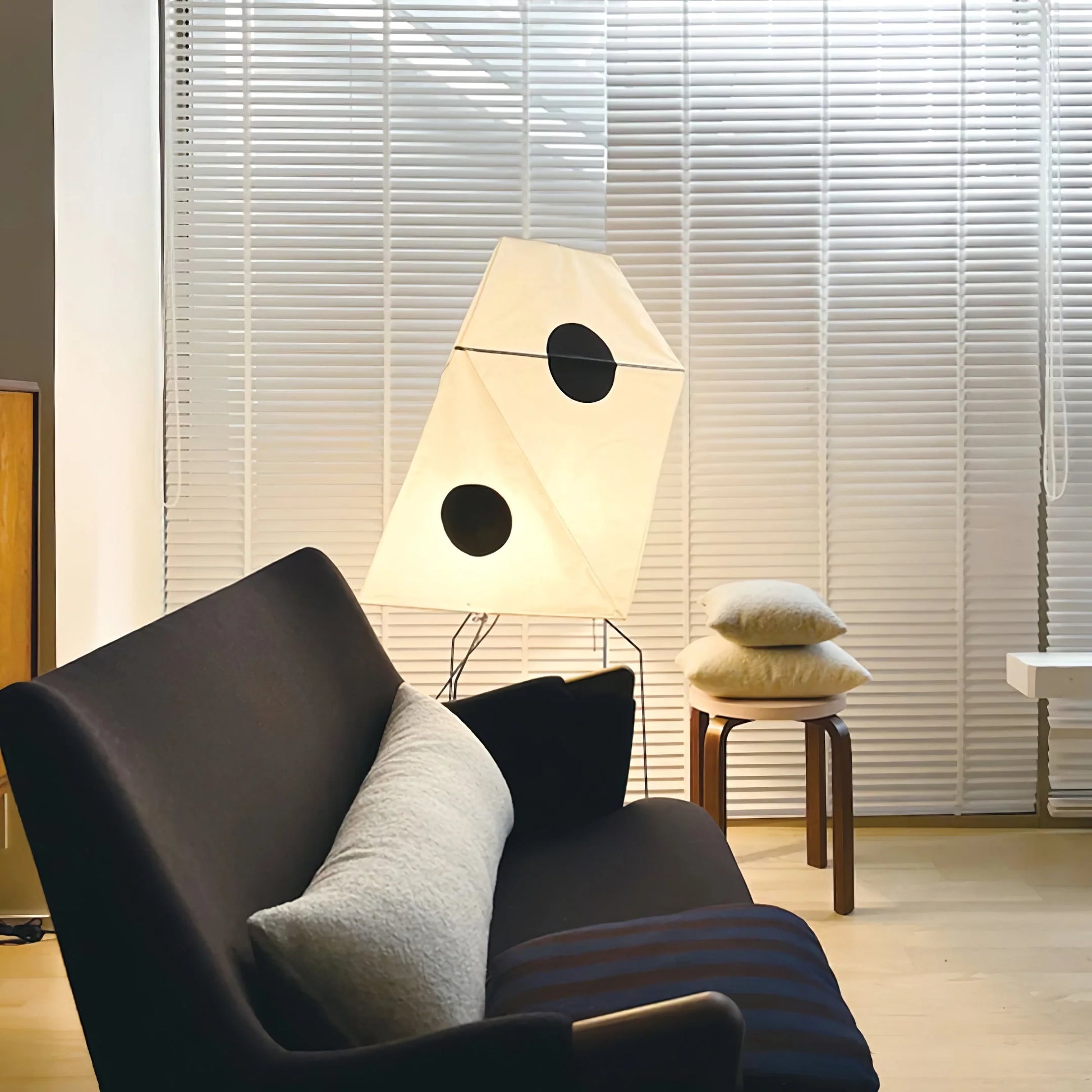 Akari UF3-Q Floor Lamp - Nuvé