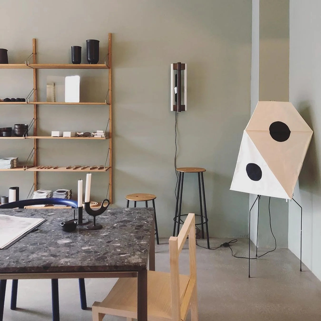 Akari UF3-Q Floor Lamp - Nuvé