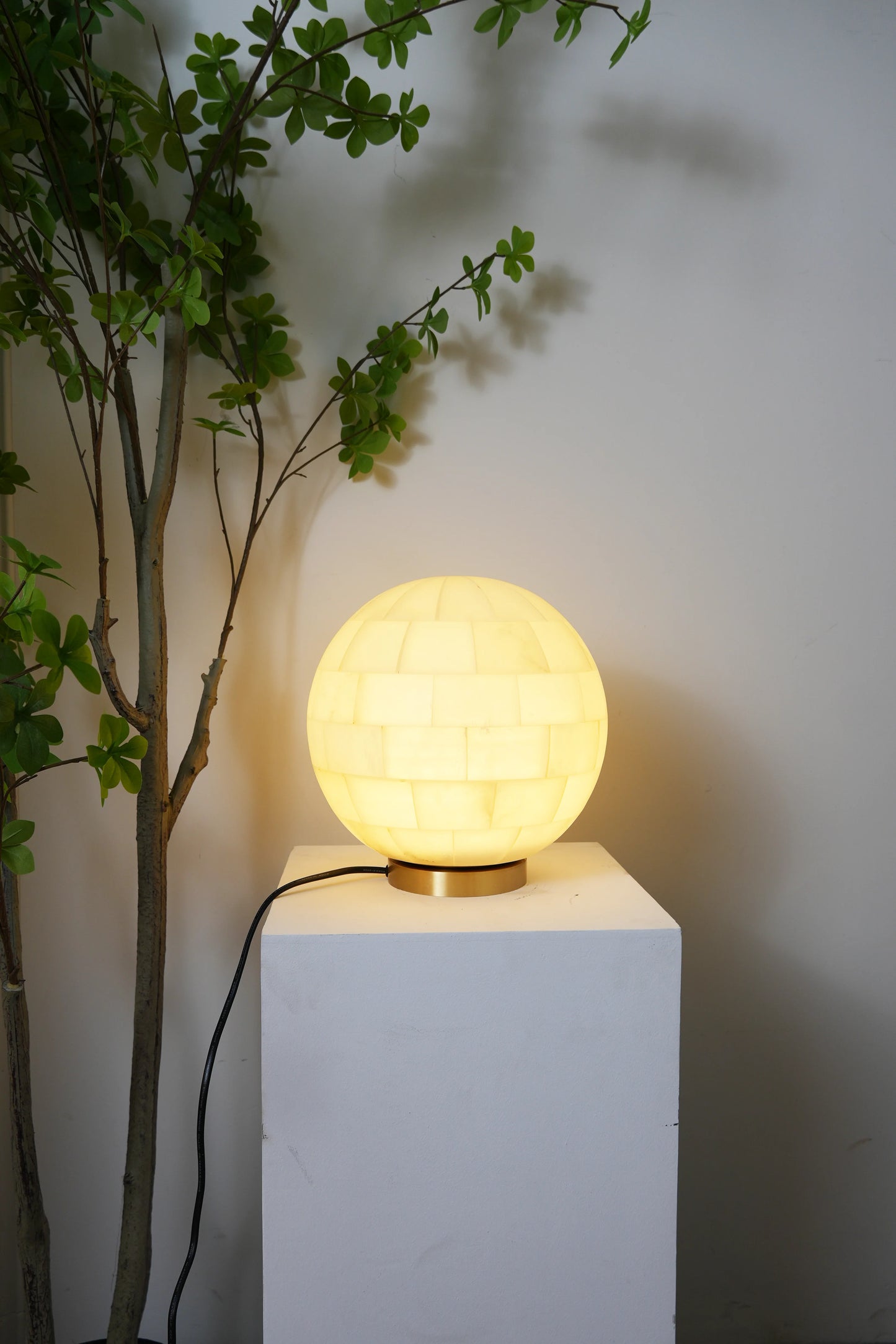 Alabaster Ball Table Lamp - Nuvé