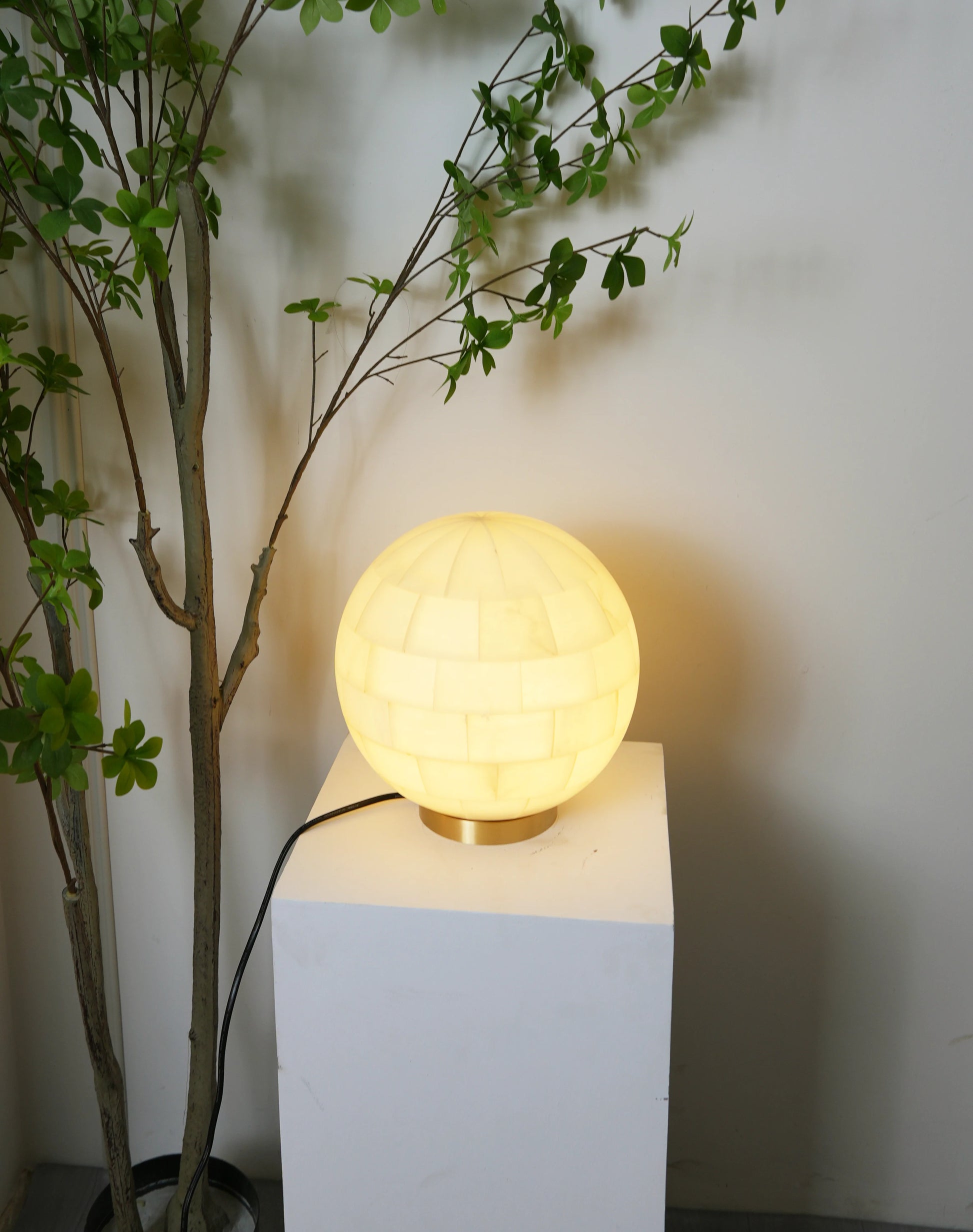Alabaster Ball Table Lamp - Nuvé
