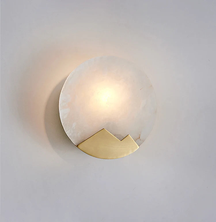 Alabaster Brass Wall Light - Nuvé