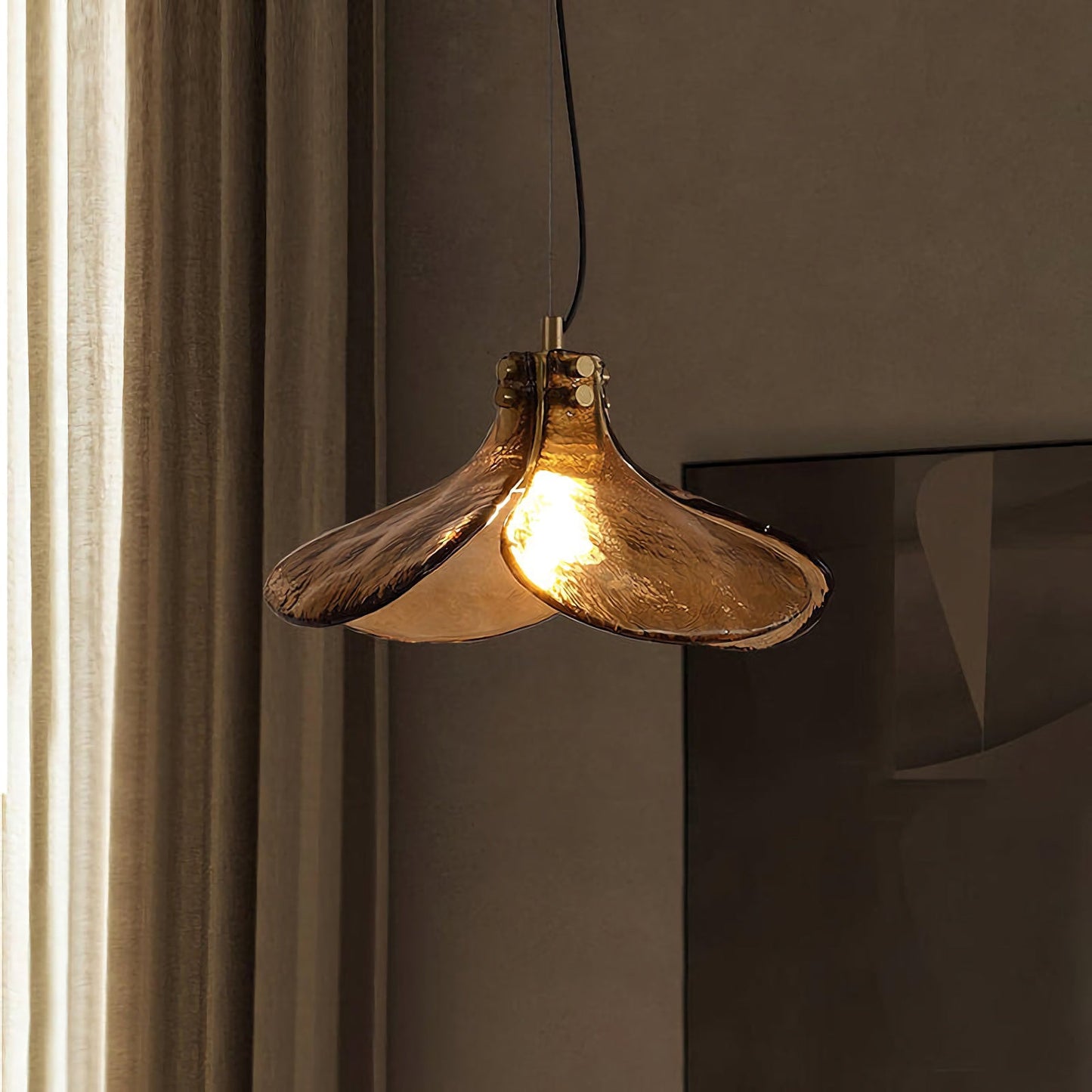 Amber Petal Glass Pendant Light - Nuvé