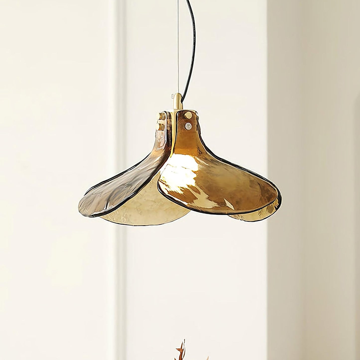 Amber Petal Glass Pendant Light - Nuvé
