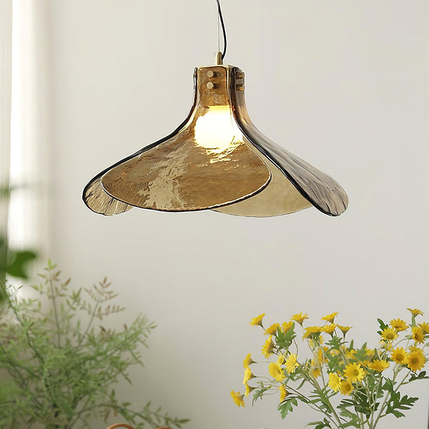 Amber Petal Glass Pendant Light - Nuvé