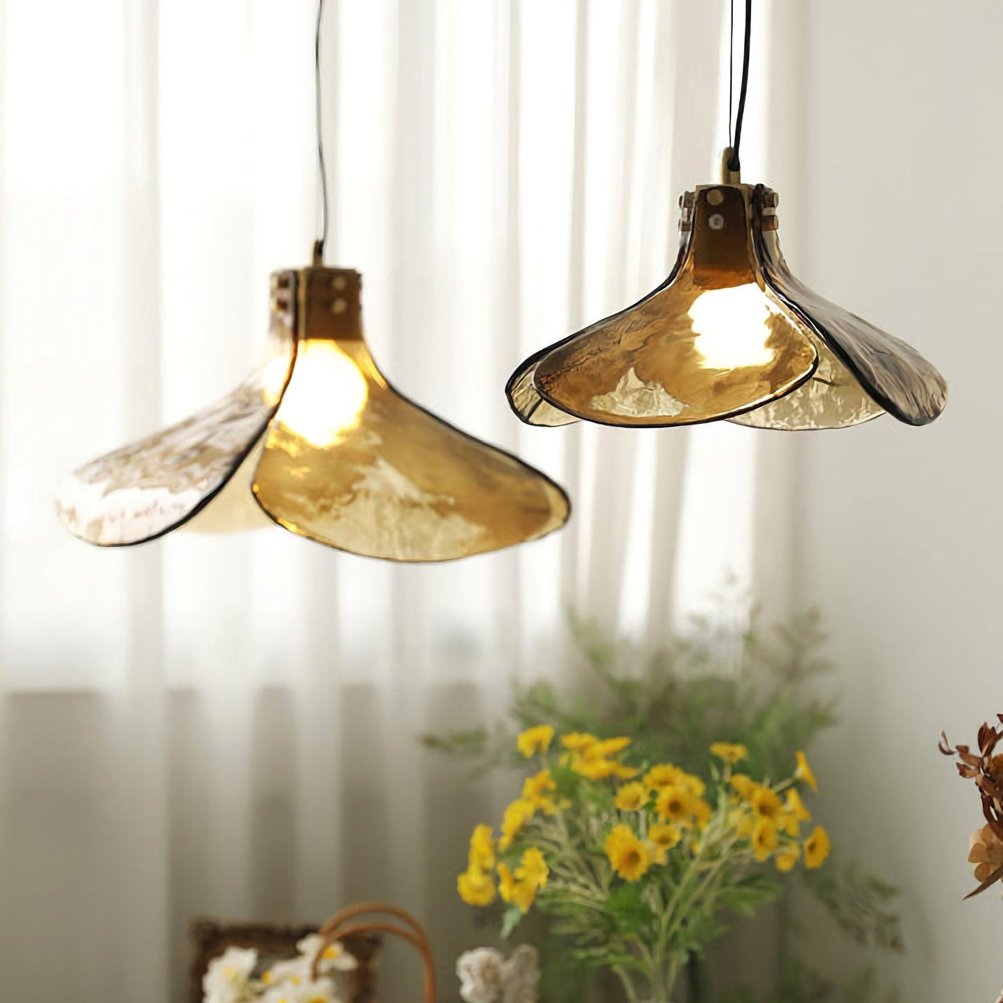 Amber Petal Glass Pendant Light - Nuvé
