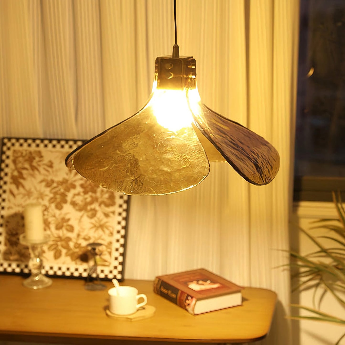 Amber Petal Glass Pendant Light - Nuvé