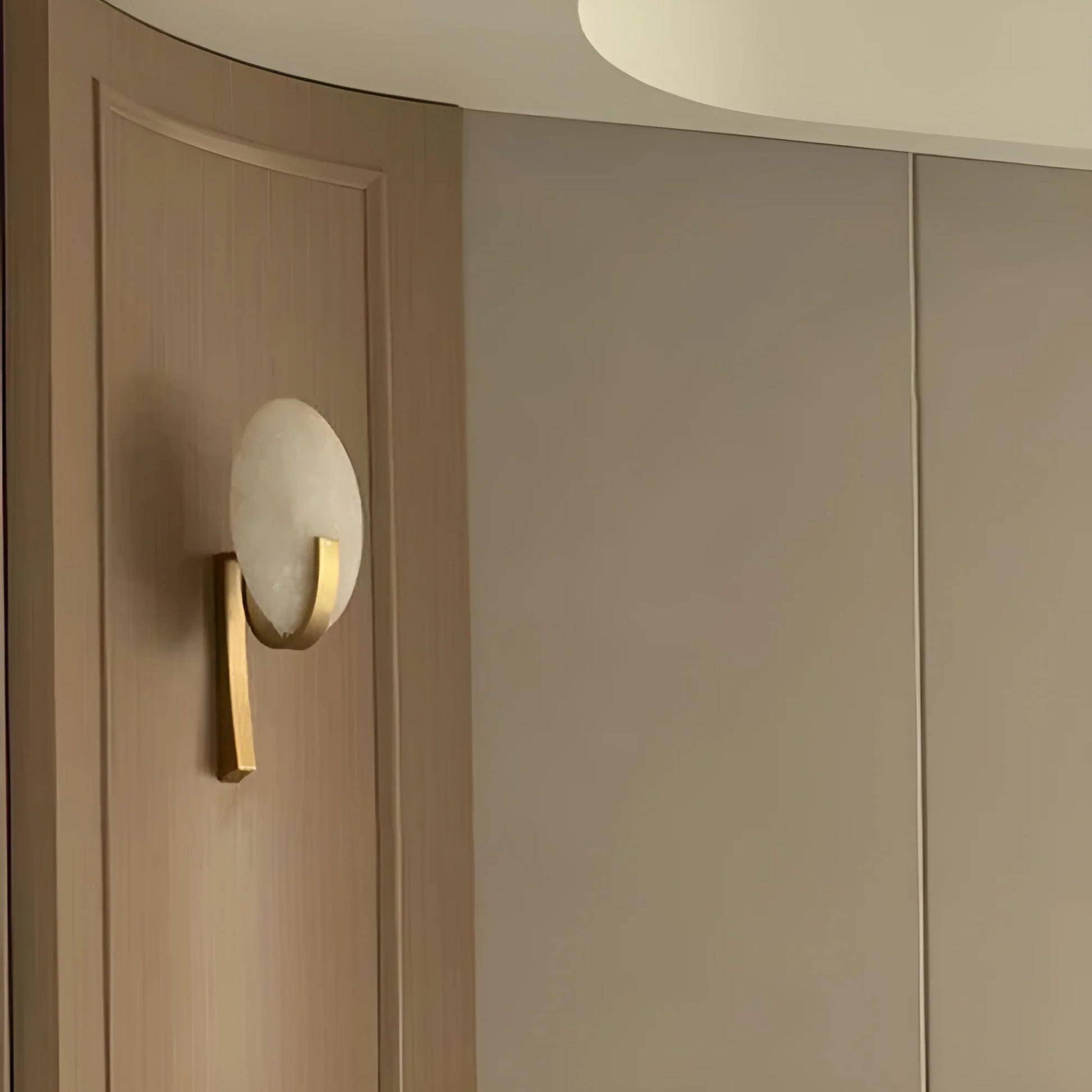 Alabaster Applique Alice Wall Lamp - Nuvé