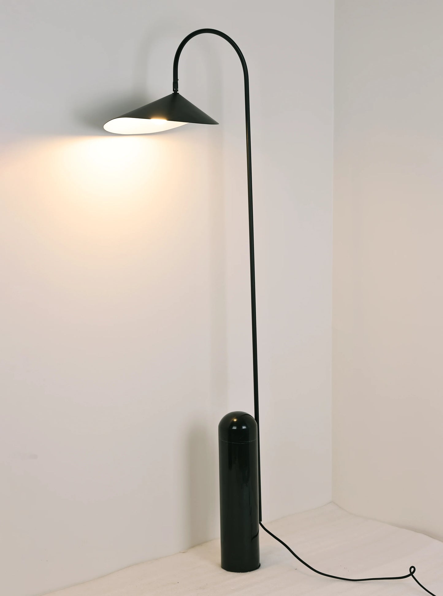 Arum Marble Floor Lamp - Nuvé