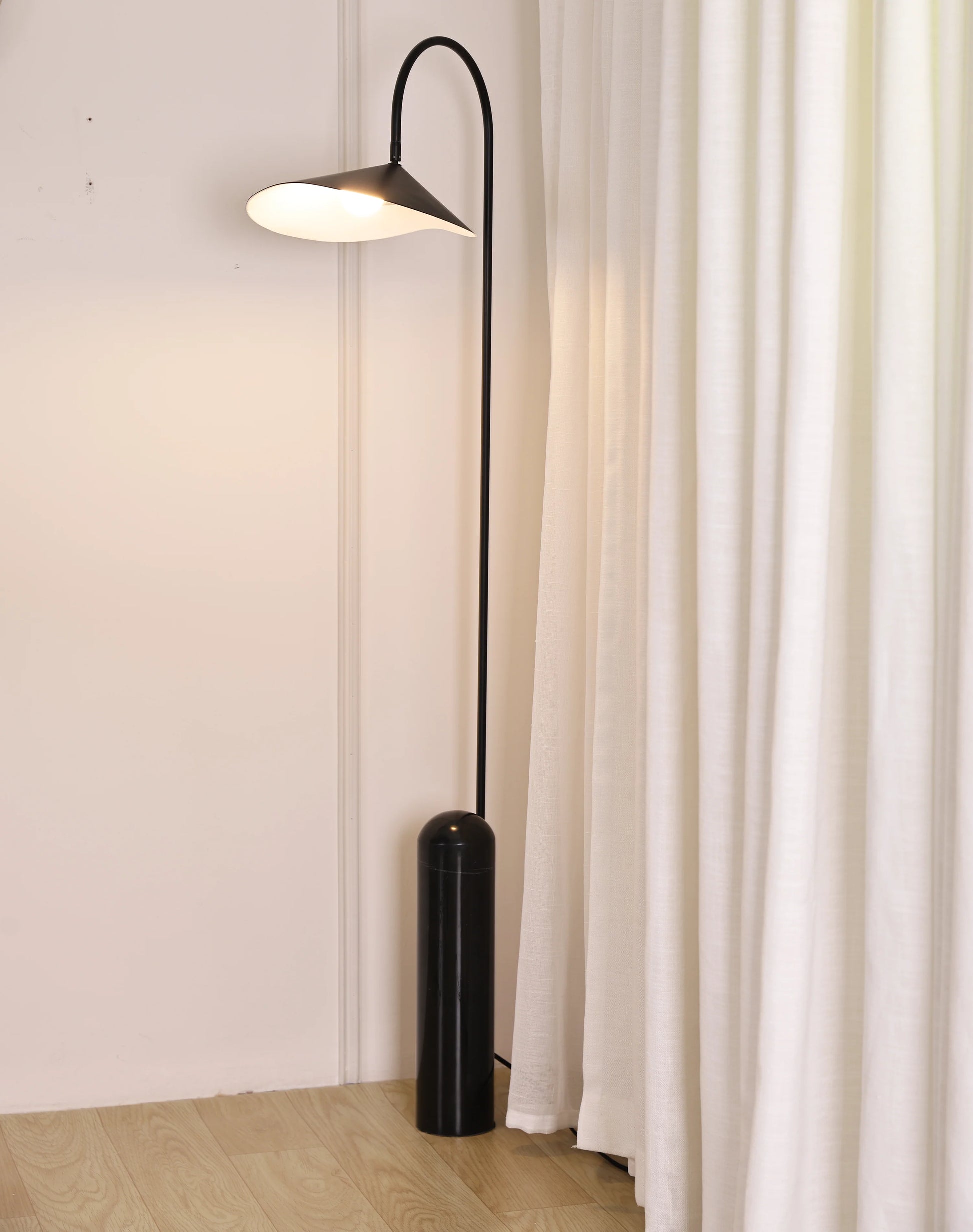 Arum Marble Floor Lamp - Nuvé