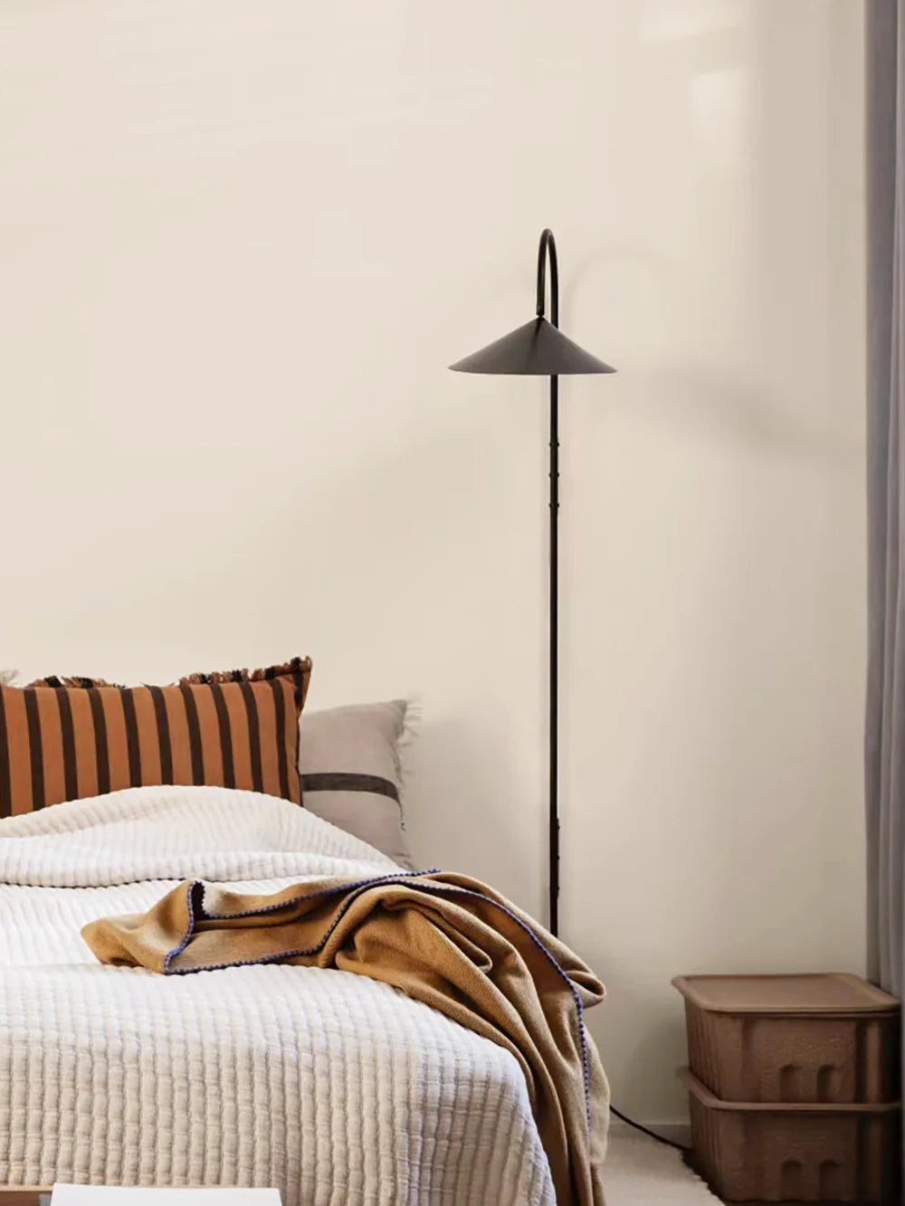 Arum Swivel Wall Lamp - Nuvé