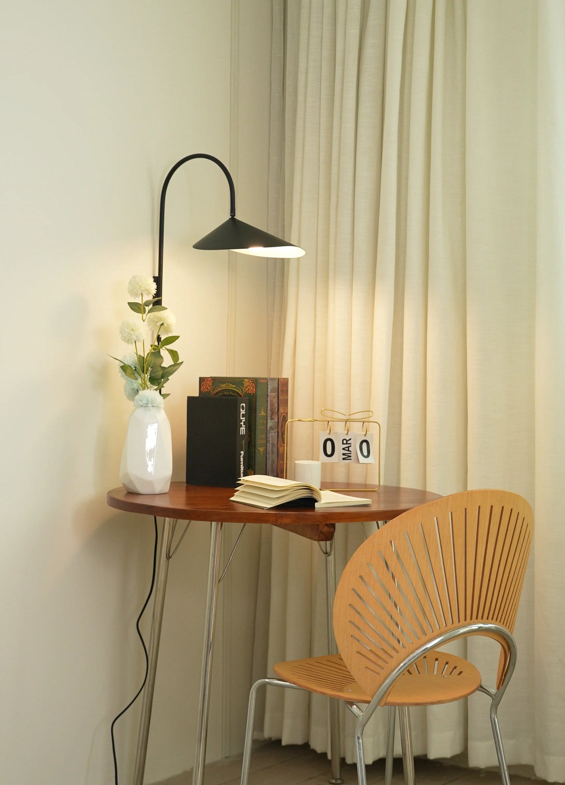 Arum Swivel Wall Lamp - Nuvé