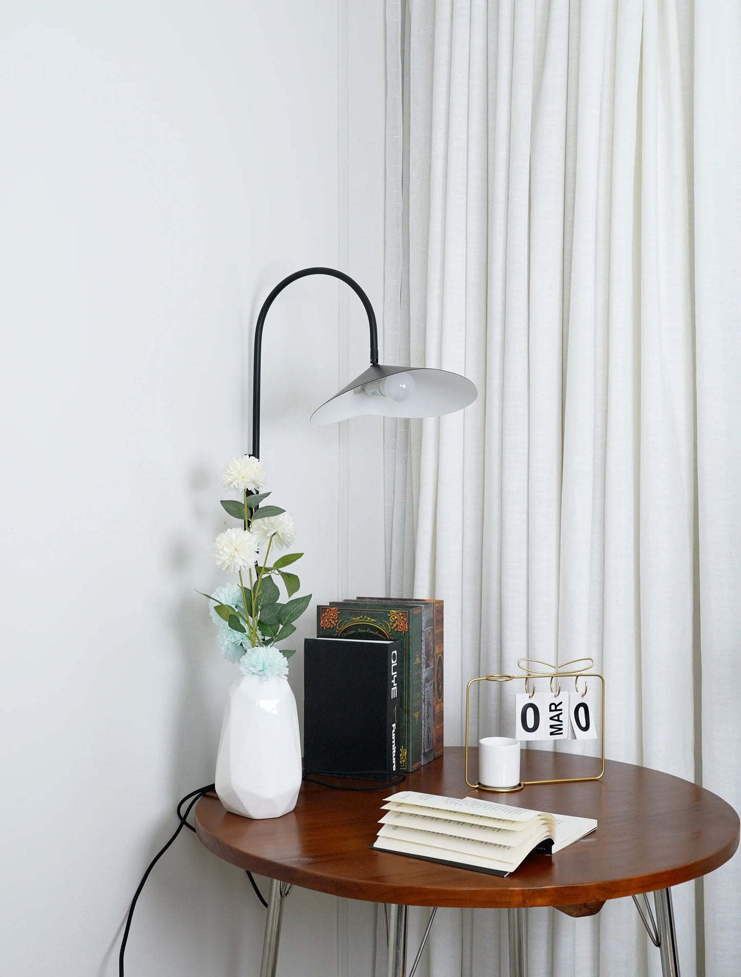 Arum Swivel Wall Lamp - Nuvé