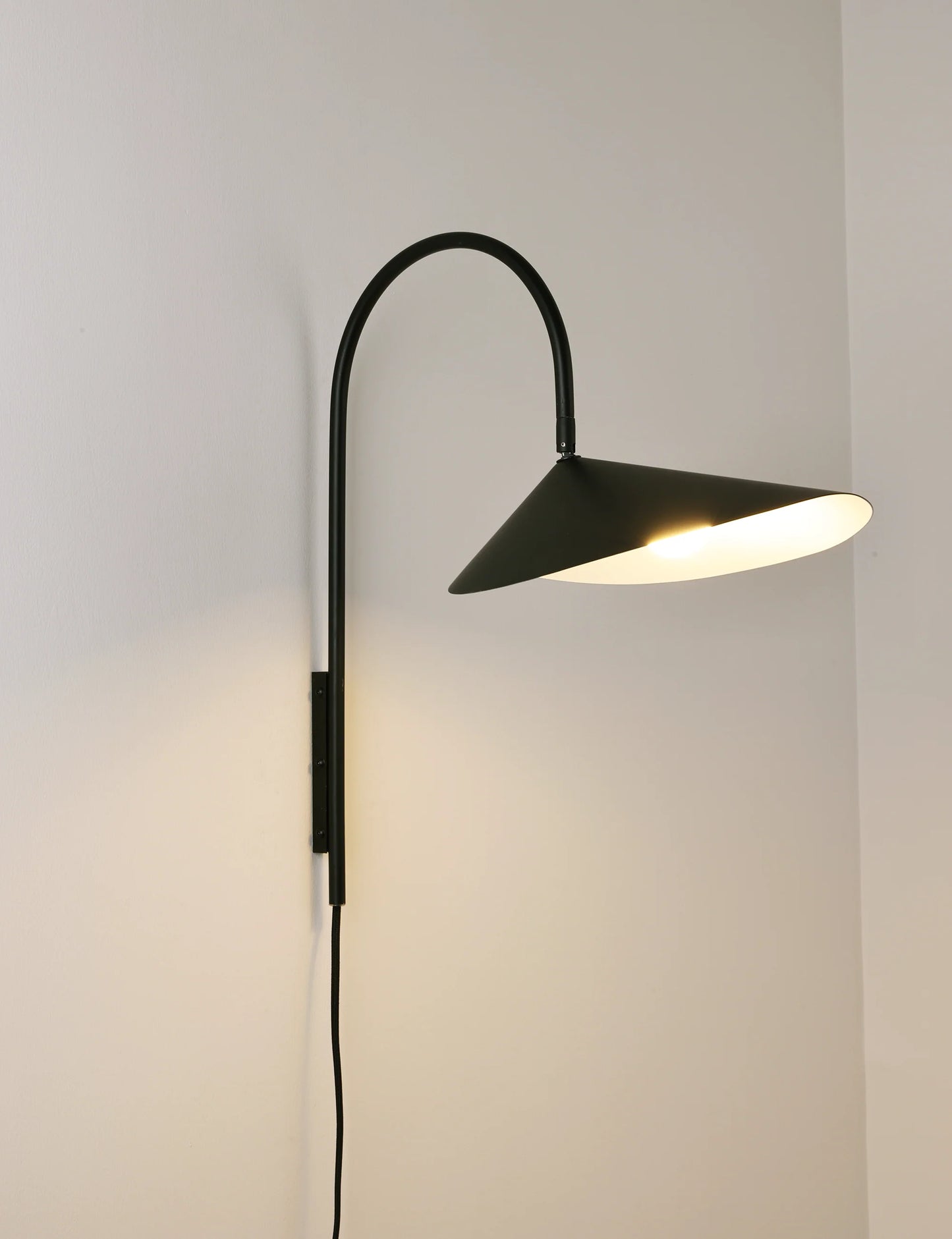 Arum Swivel Wall Lamp - Nuvé
