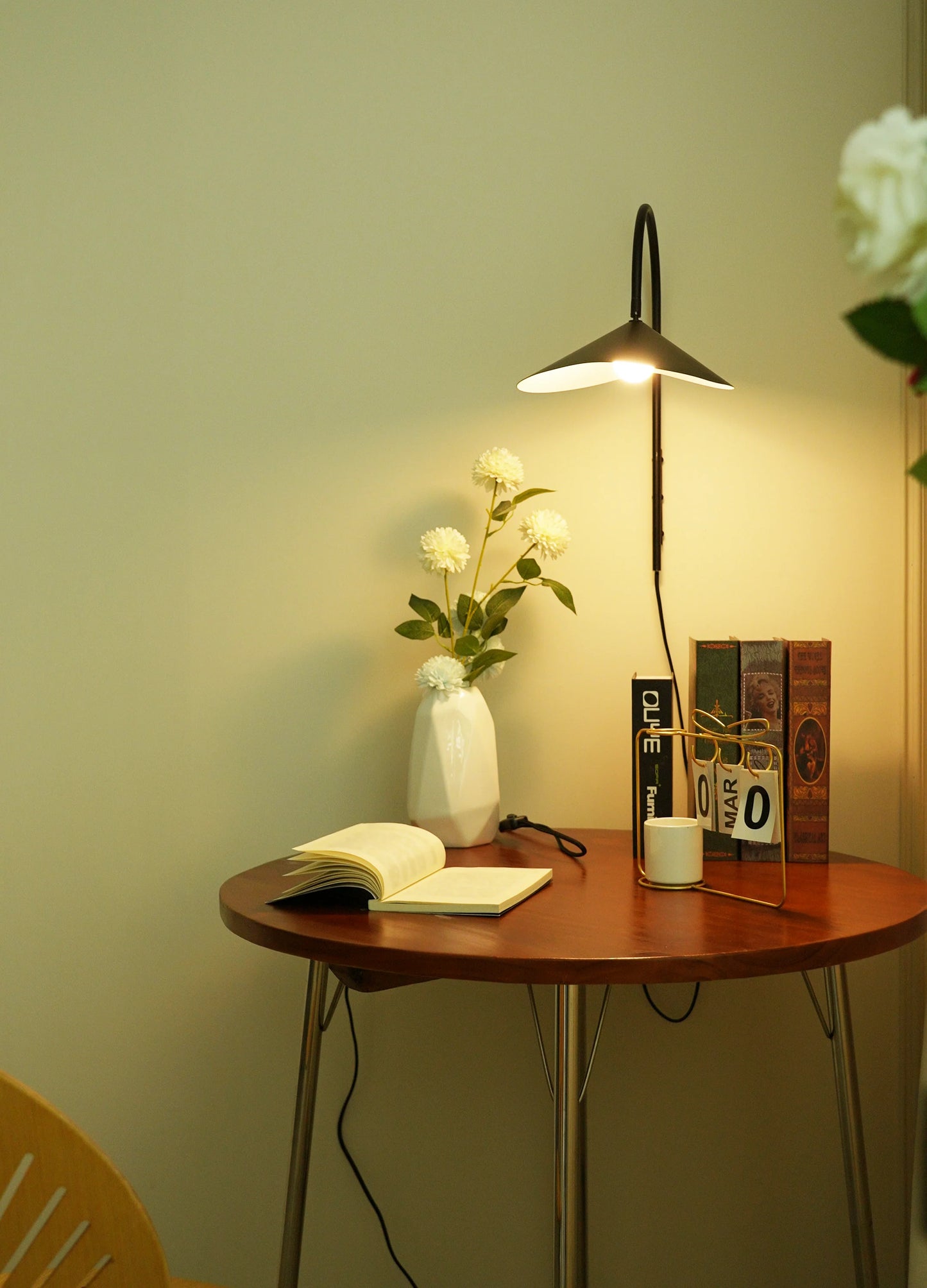 Arum Swivel Wall Lamp - Nuvé