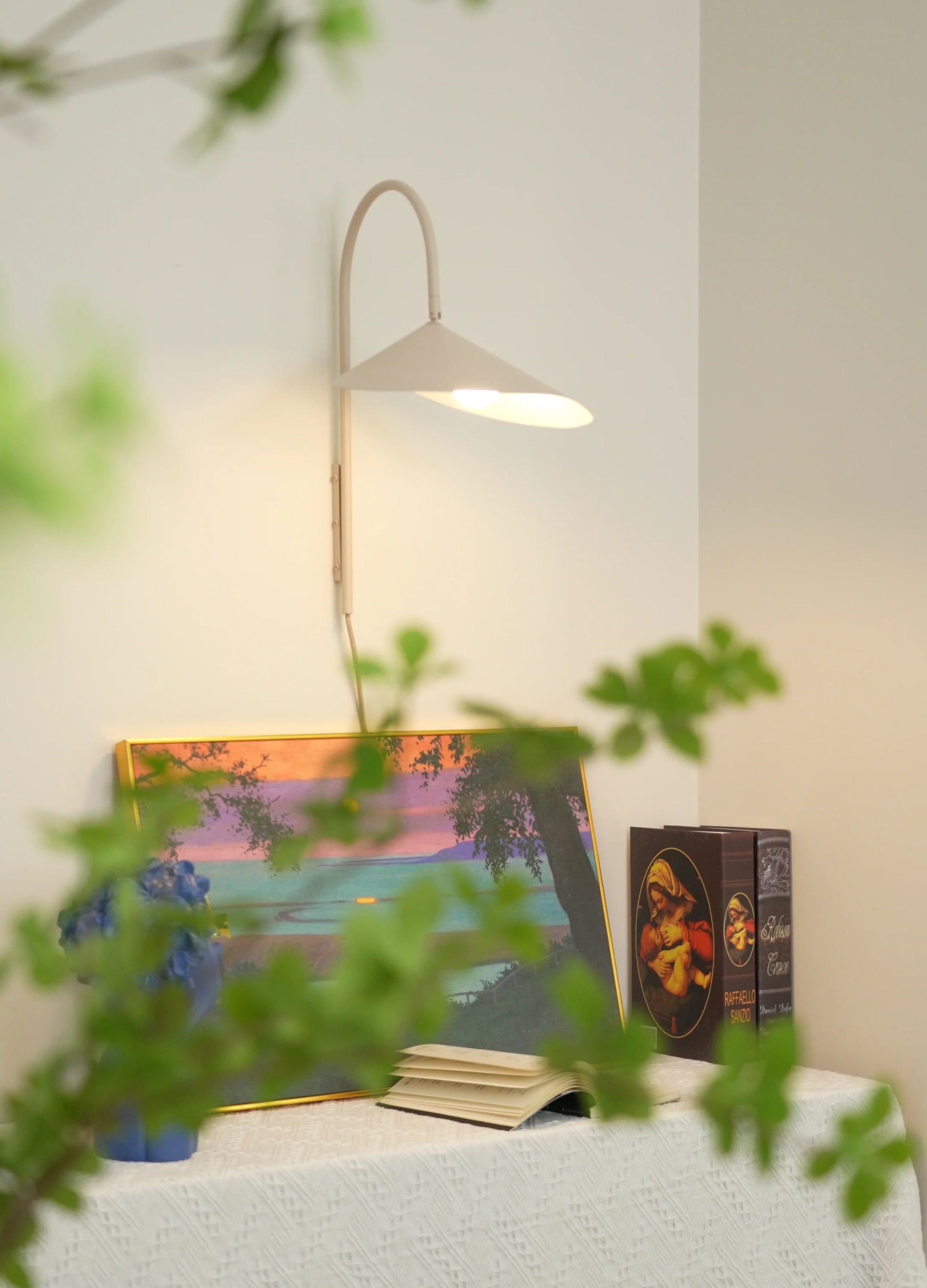 Arum Swivel Wall Lamp - Nuvé