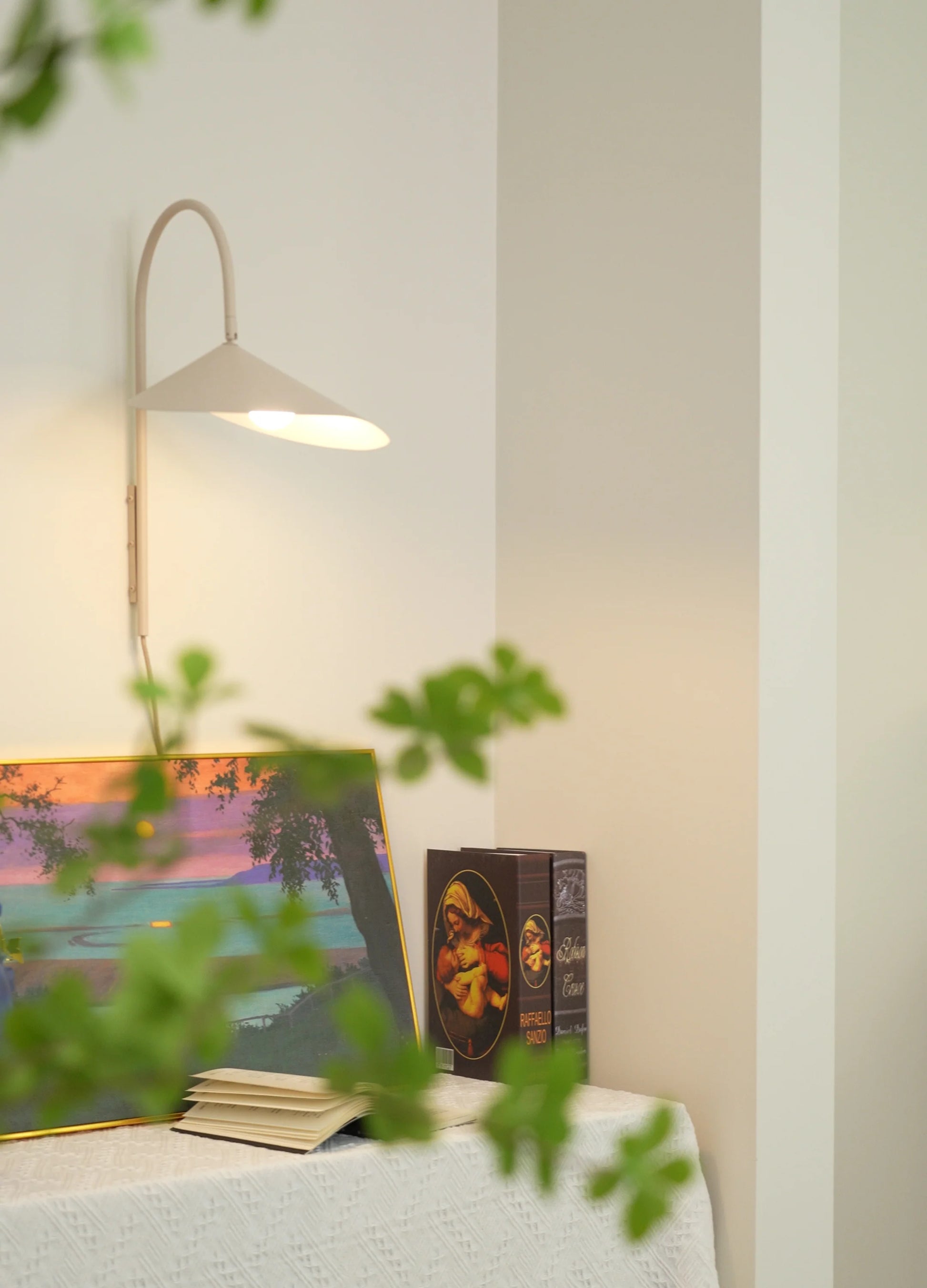 Arum Swivel Wall Lamp - Nuvé