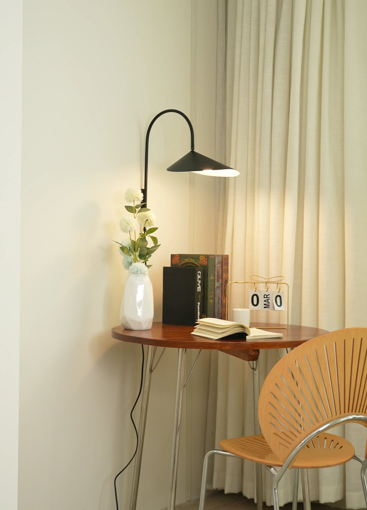 Arum Swivel Wall Lamp - Nuvé