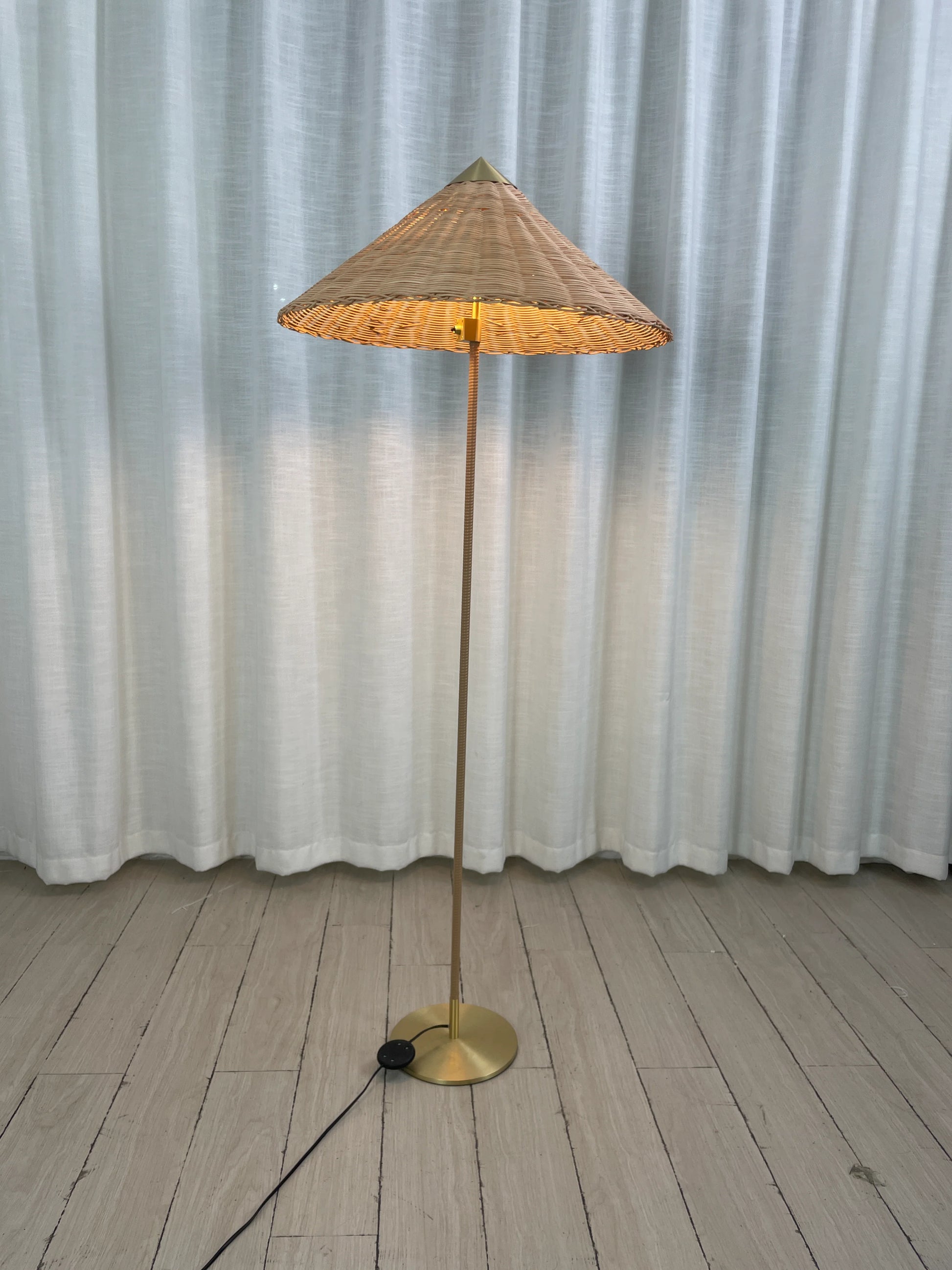 Bamboo Hat Floor Lamp - Nuvé