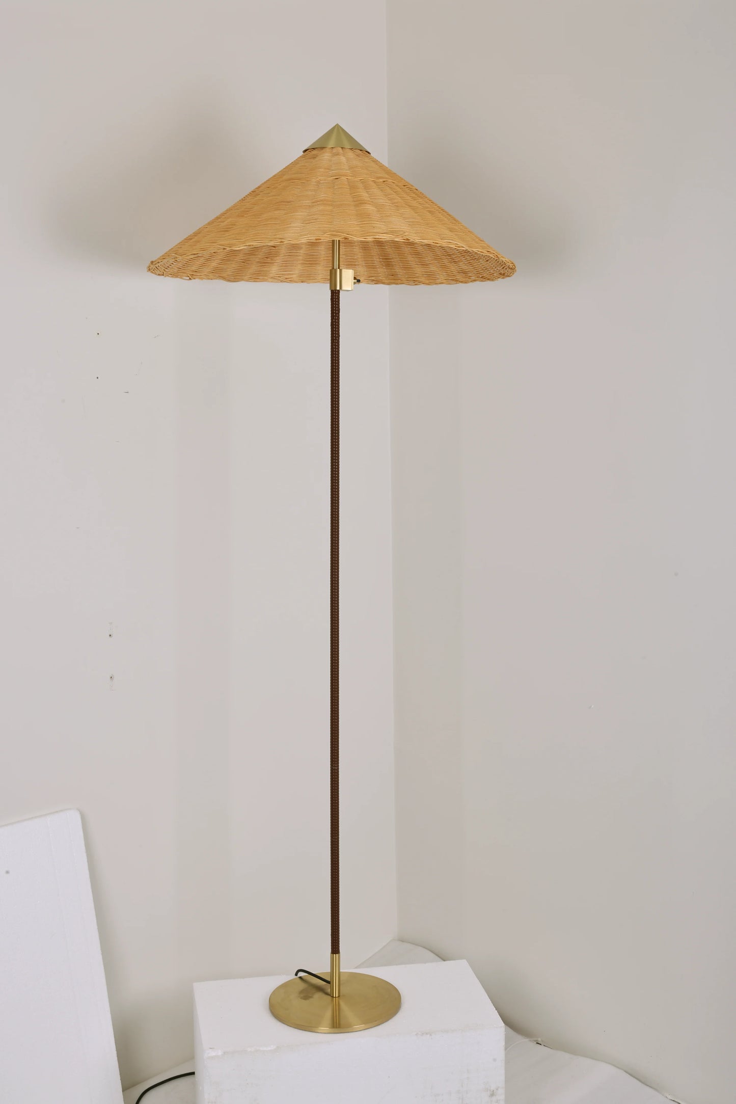 Bamboo Hat Floor Lamp - Nuvé