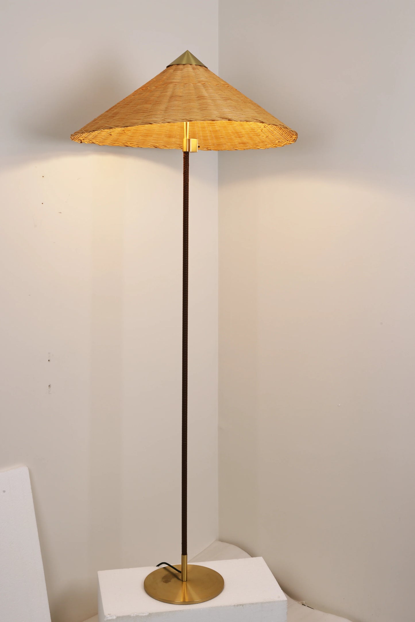 Bamboo Hat Floor Lamp - Nuvé