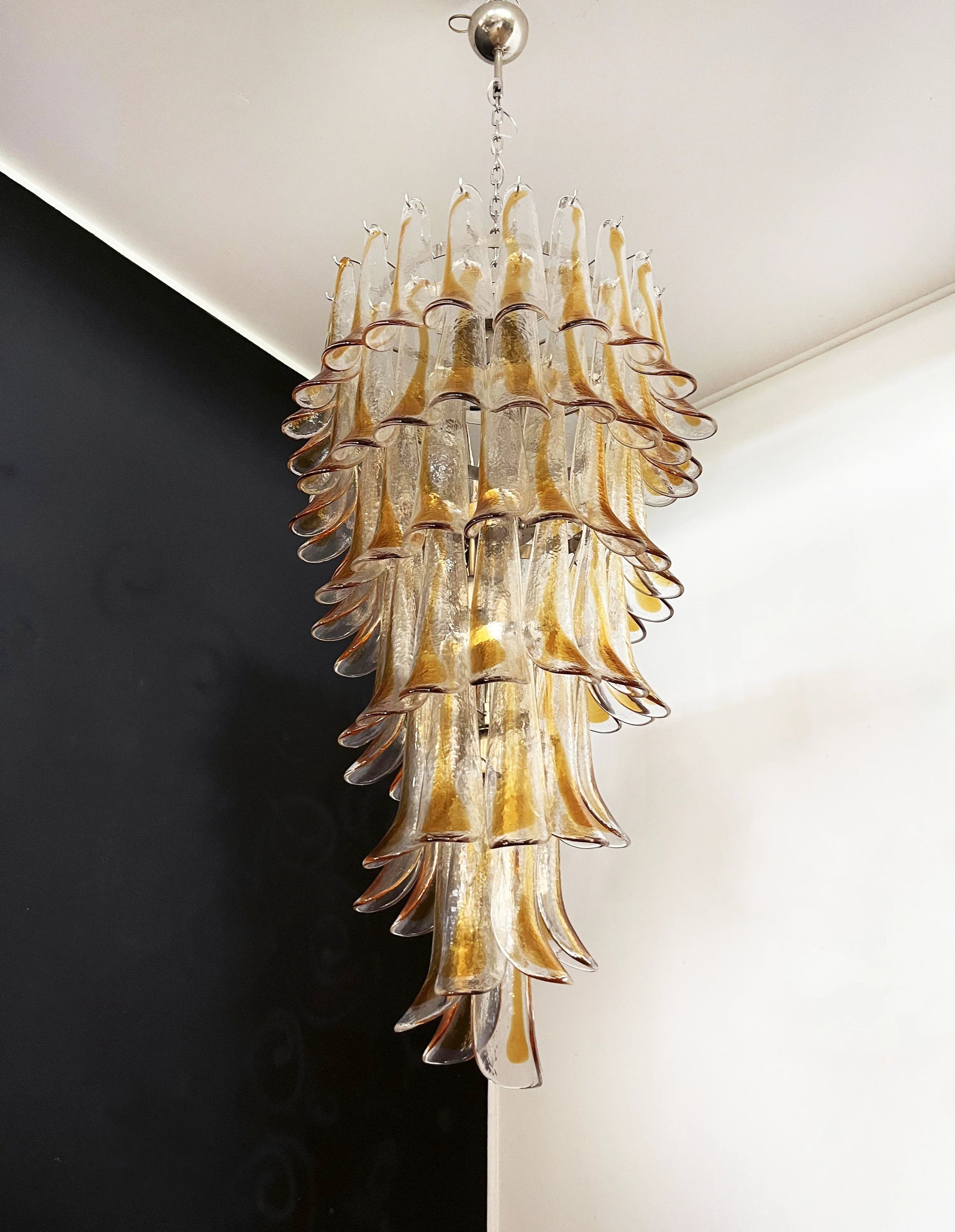 Petals Spiral Murano Transparent Chandelier - Nuvé