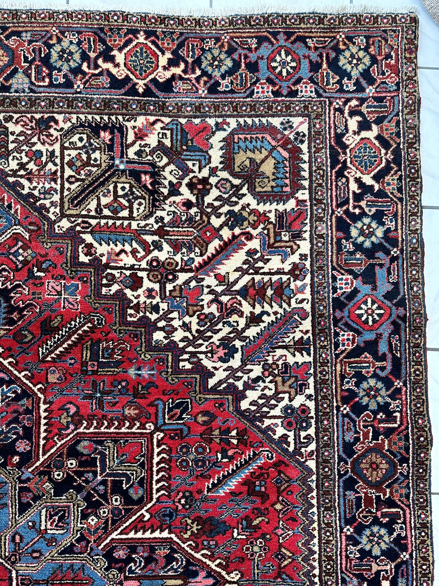 Hand-Knotted Persian Heriz Wool Rug – 9’ x 12’ – Geometric Medallion Design - Nuvé