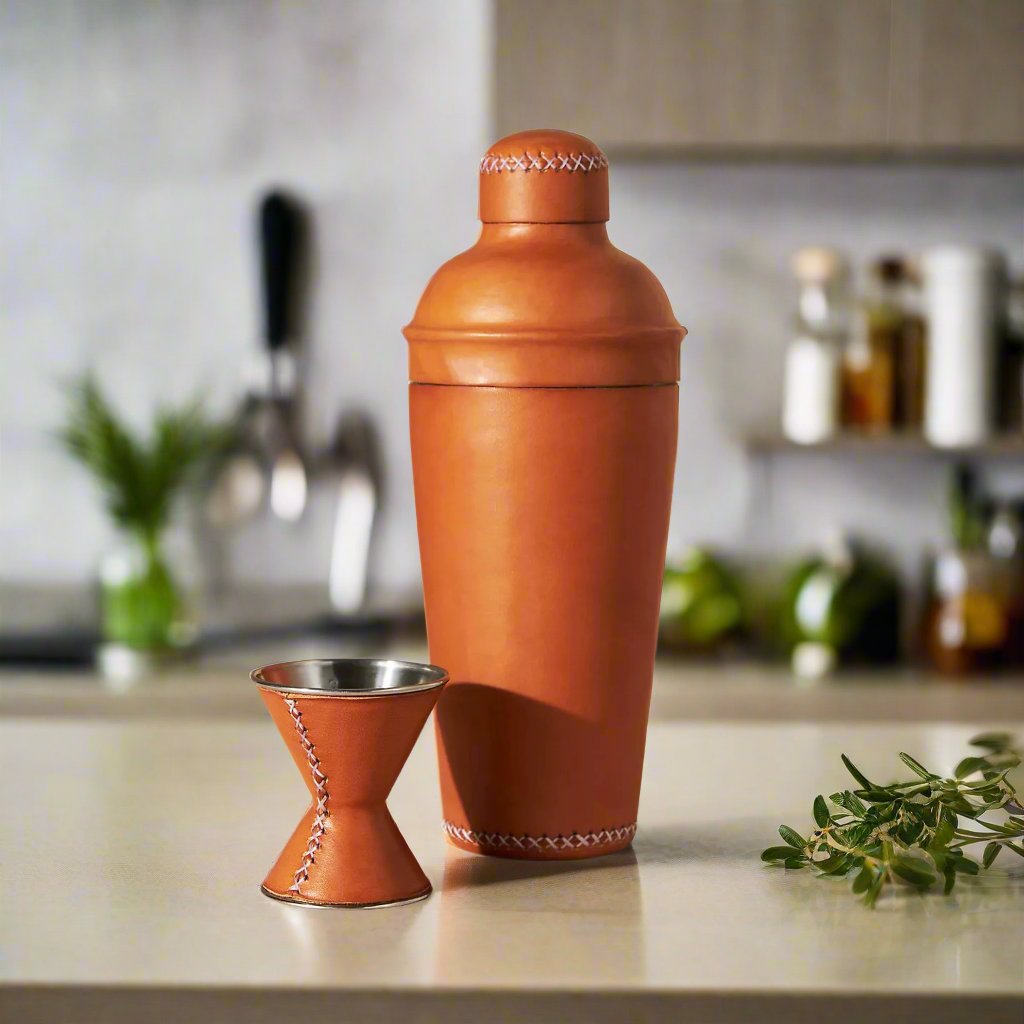 Coctelera | Leather Cocktail Shaker + Jigger - Nuvé