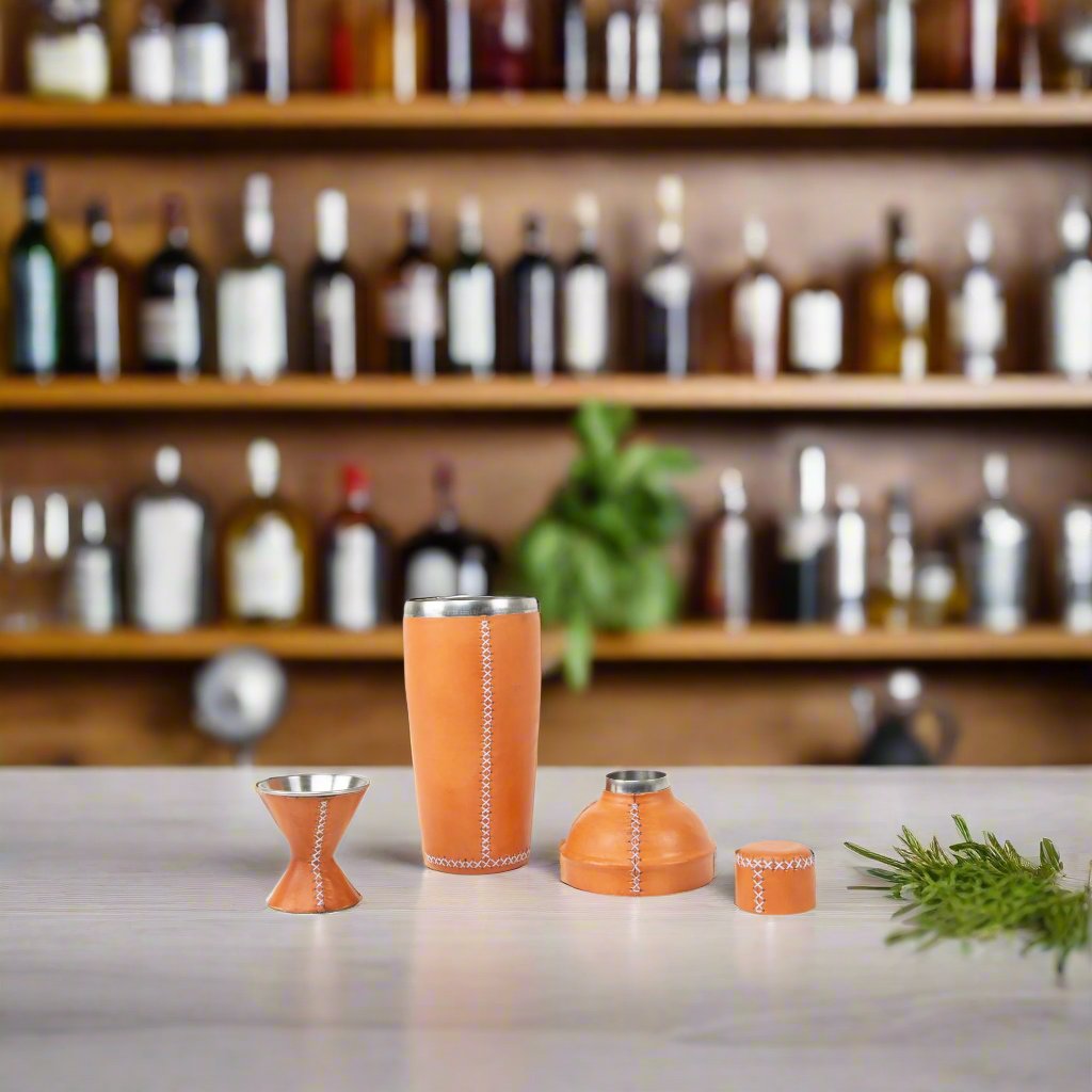 Coctelera | Leather Cocktail Shaker + Jigger - Nuvé
