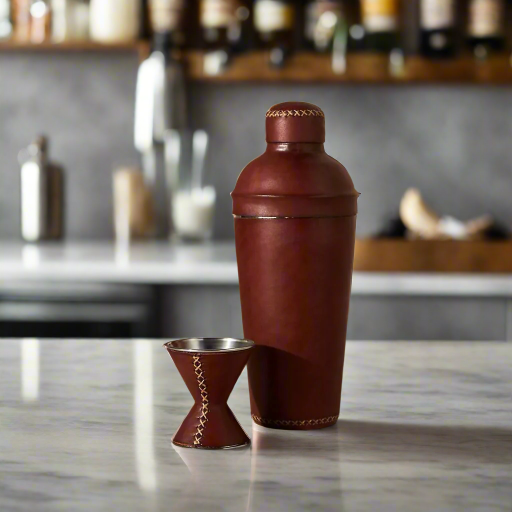 Coctelera | Leather Cocktail Shaker + Jigger - Nuvé