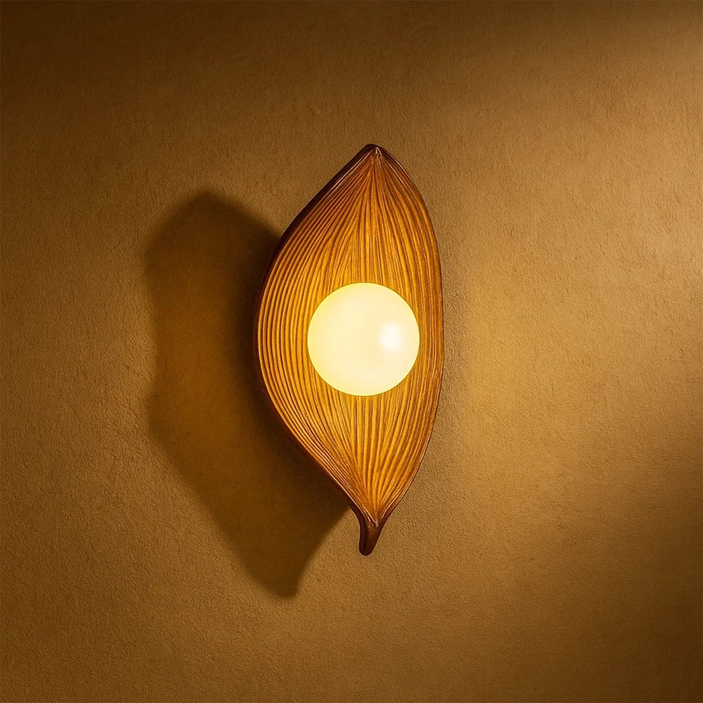 Contemporary Nordic Leaf Resin Wall Lamp - Nuvé