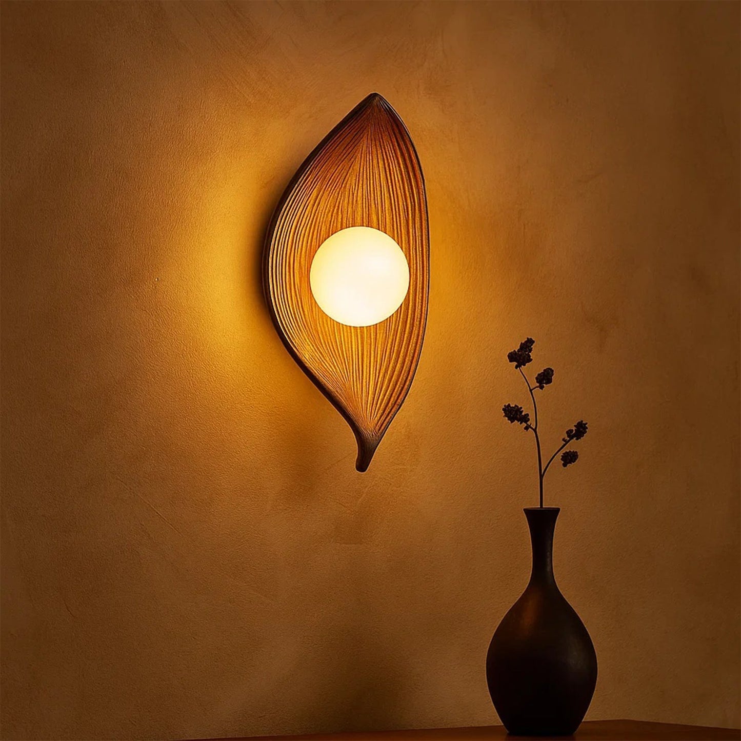 Contemporary Nordic Leaf Resin Wall Lamp - Nuvé