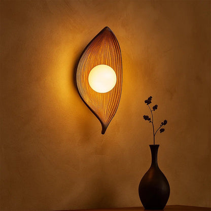 Contemporary Nordic Leaf Resin Wall Lamp - Nuvé