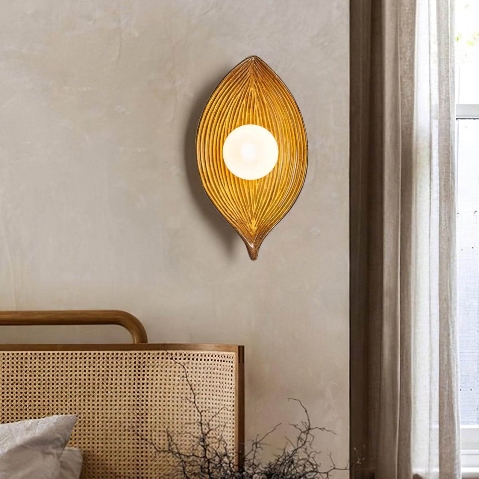 Contemporary Nordic Leaf Resin Wall Lamp - Nuvé