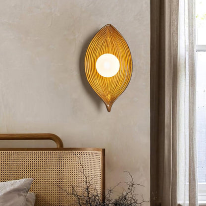 Contemporary Nordic Leaf Resin Wall Lamp - Nuvé