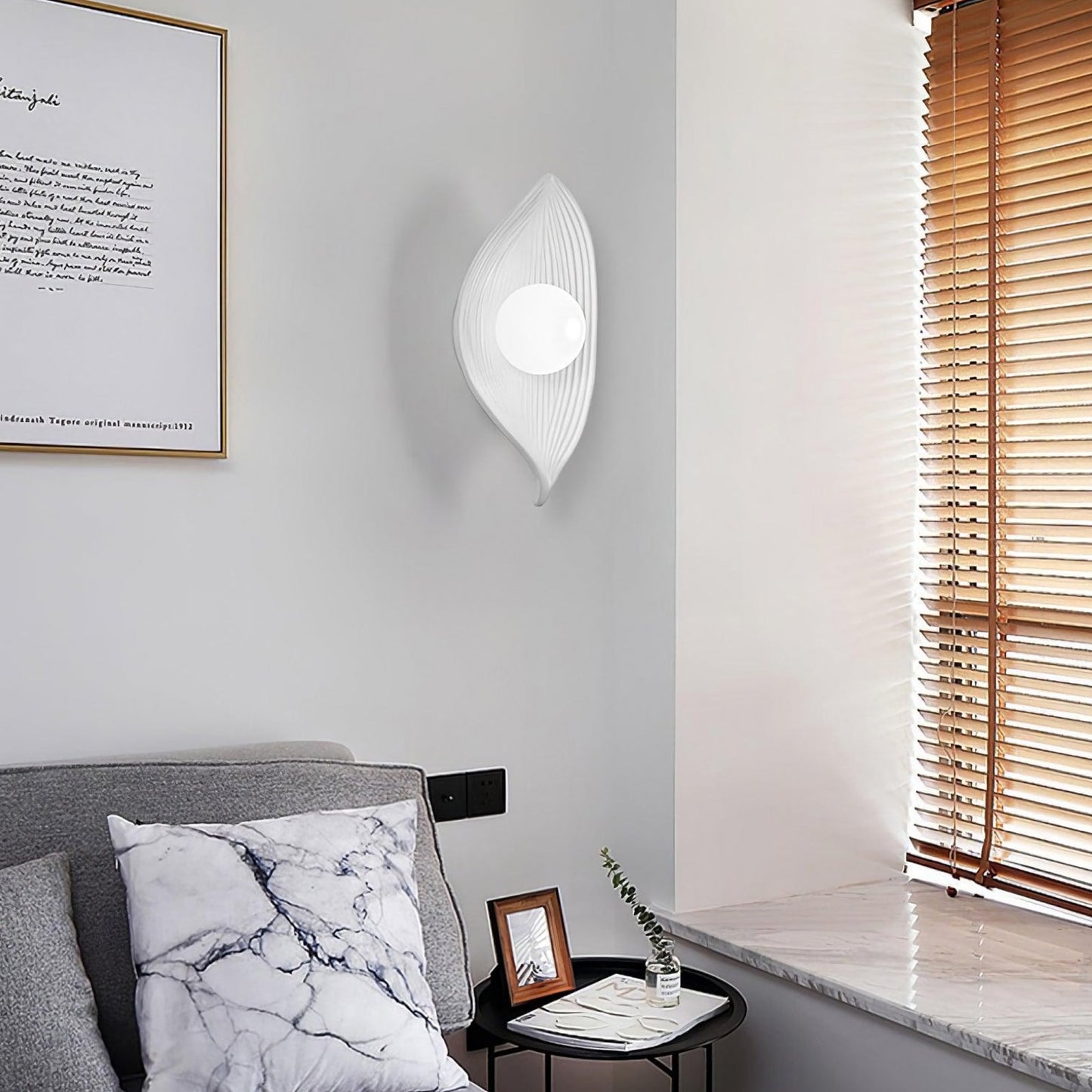 Contemporary Nordic Leaf Resin Wall Lamp - Nuvé